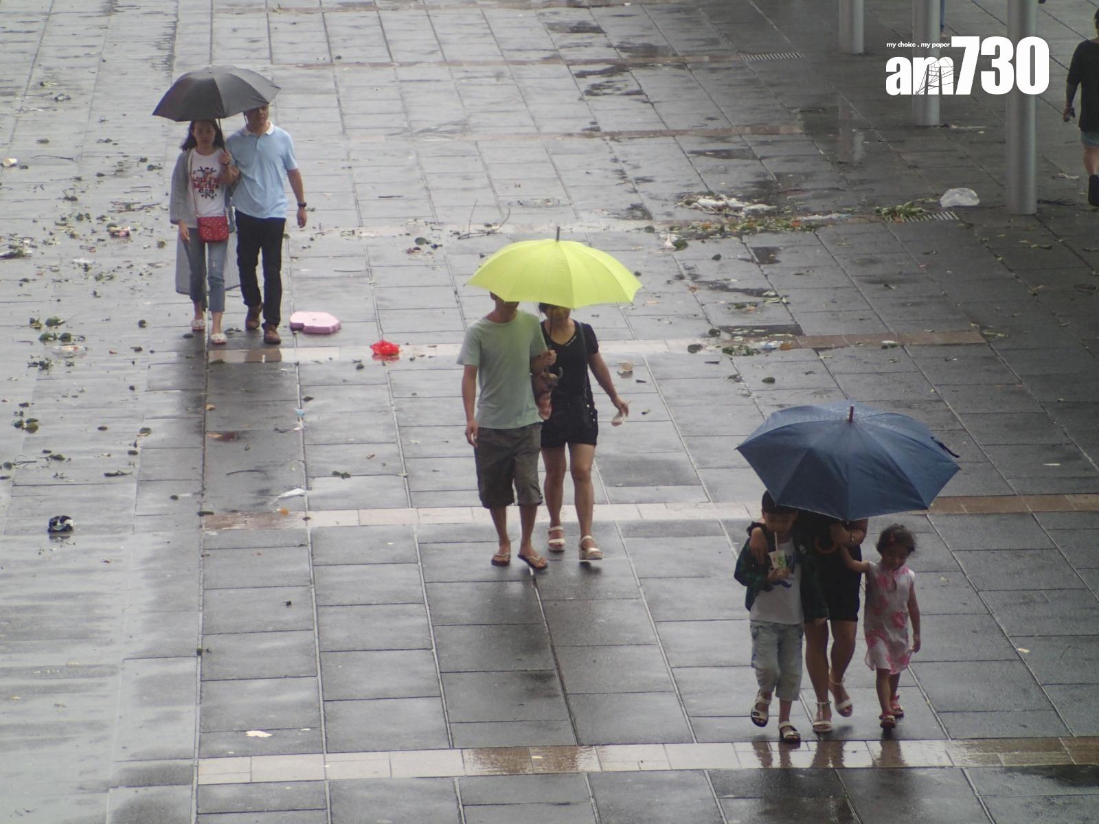 颱風天鴿回顧|十號風球市民在尖沙咀感受強風