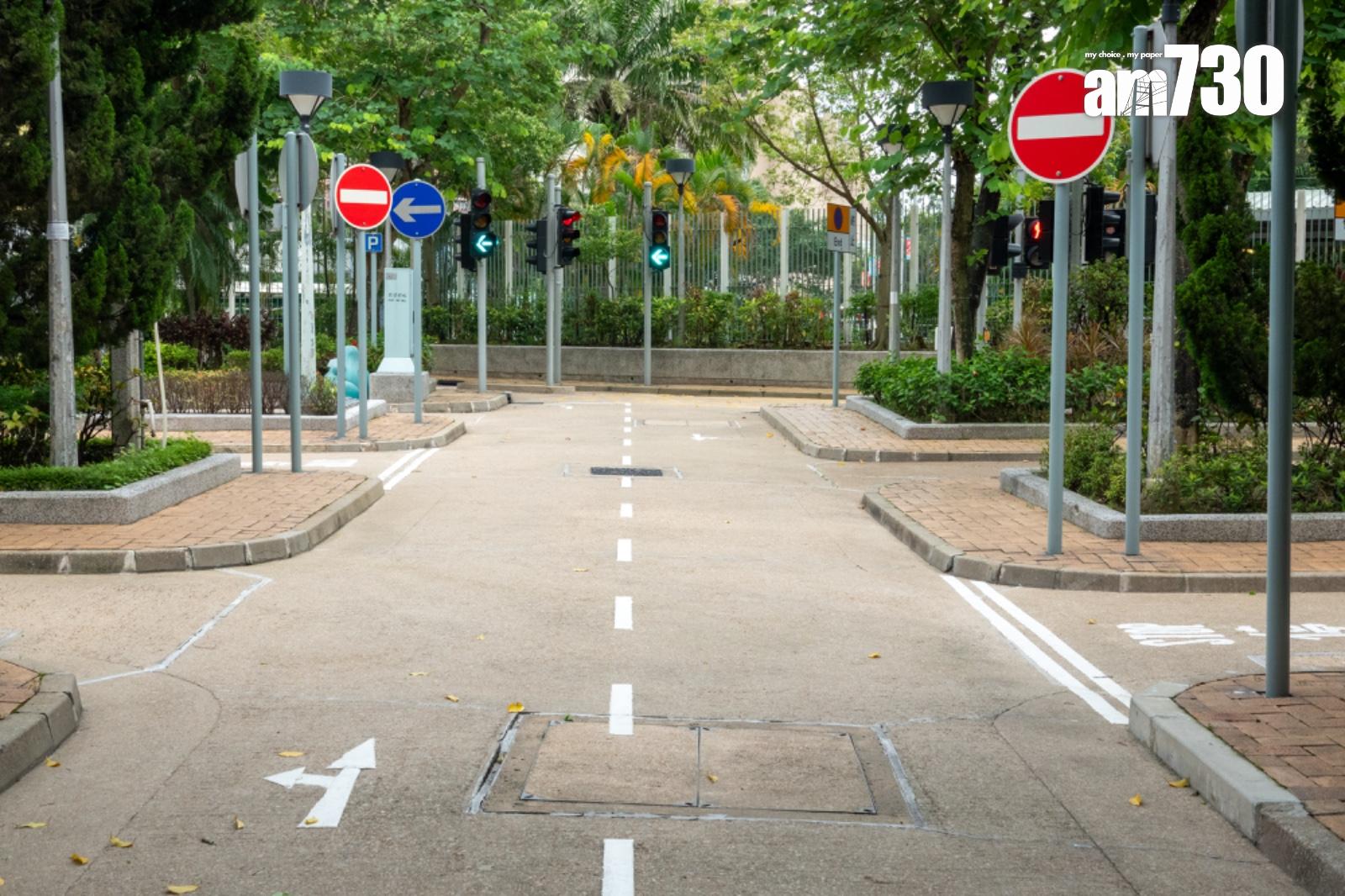 議員促翻新交通安全城。(陳奕釗攝)