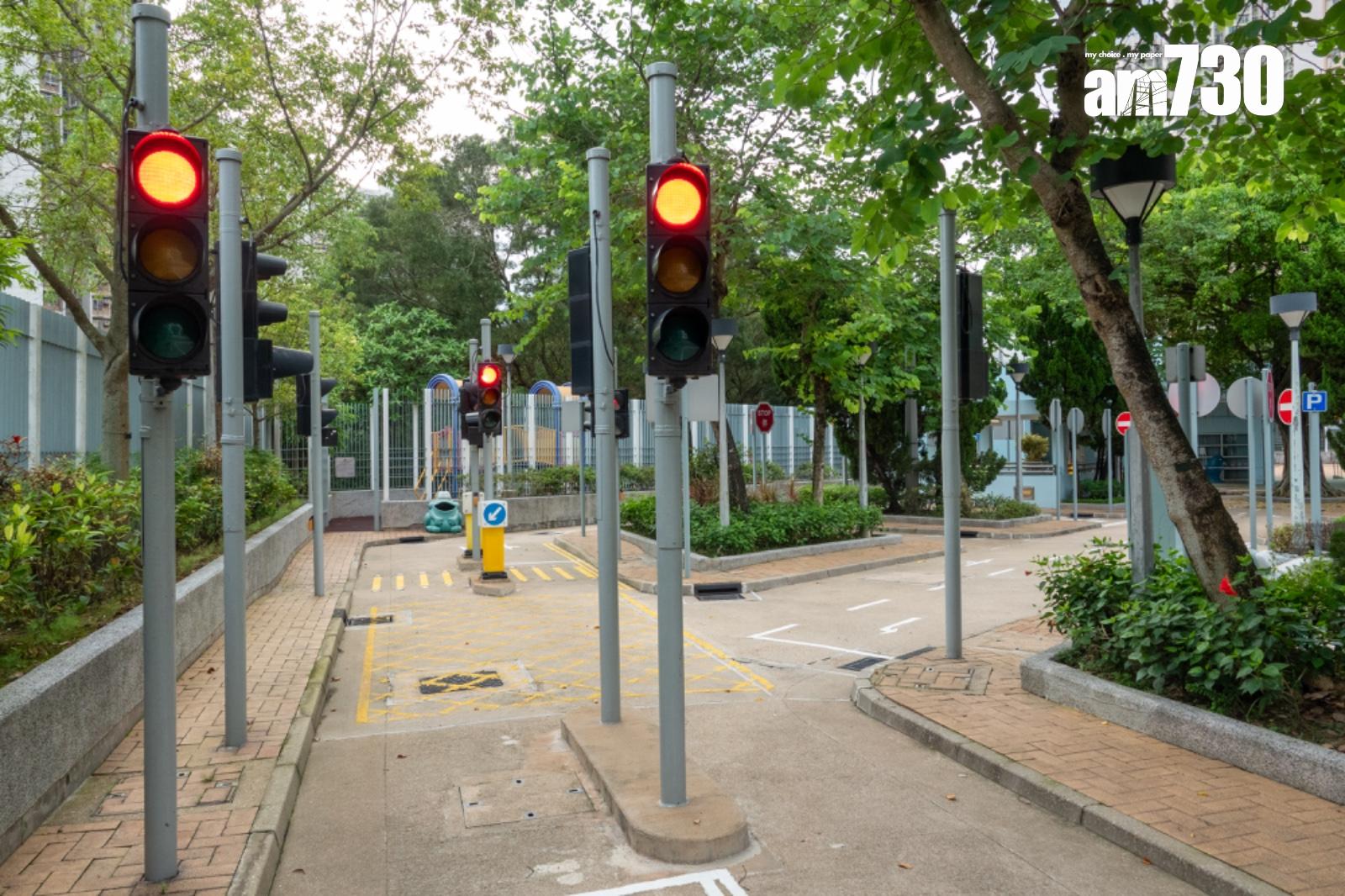 議員促翻新交通安全城。(陳奕釗攝)