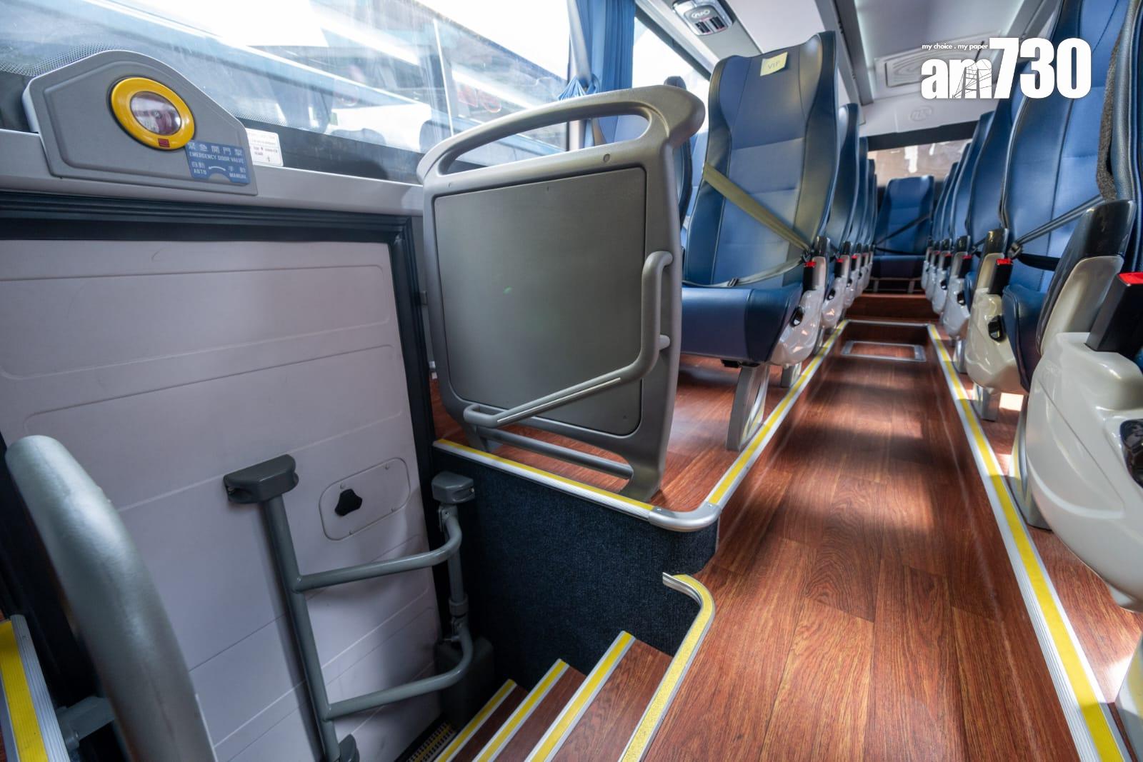 引入首輛電動旅遊巴投入跨境服務 明起免費試搭一個月 (陳奕釗攝)