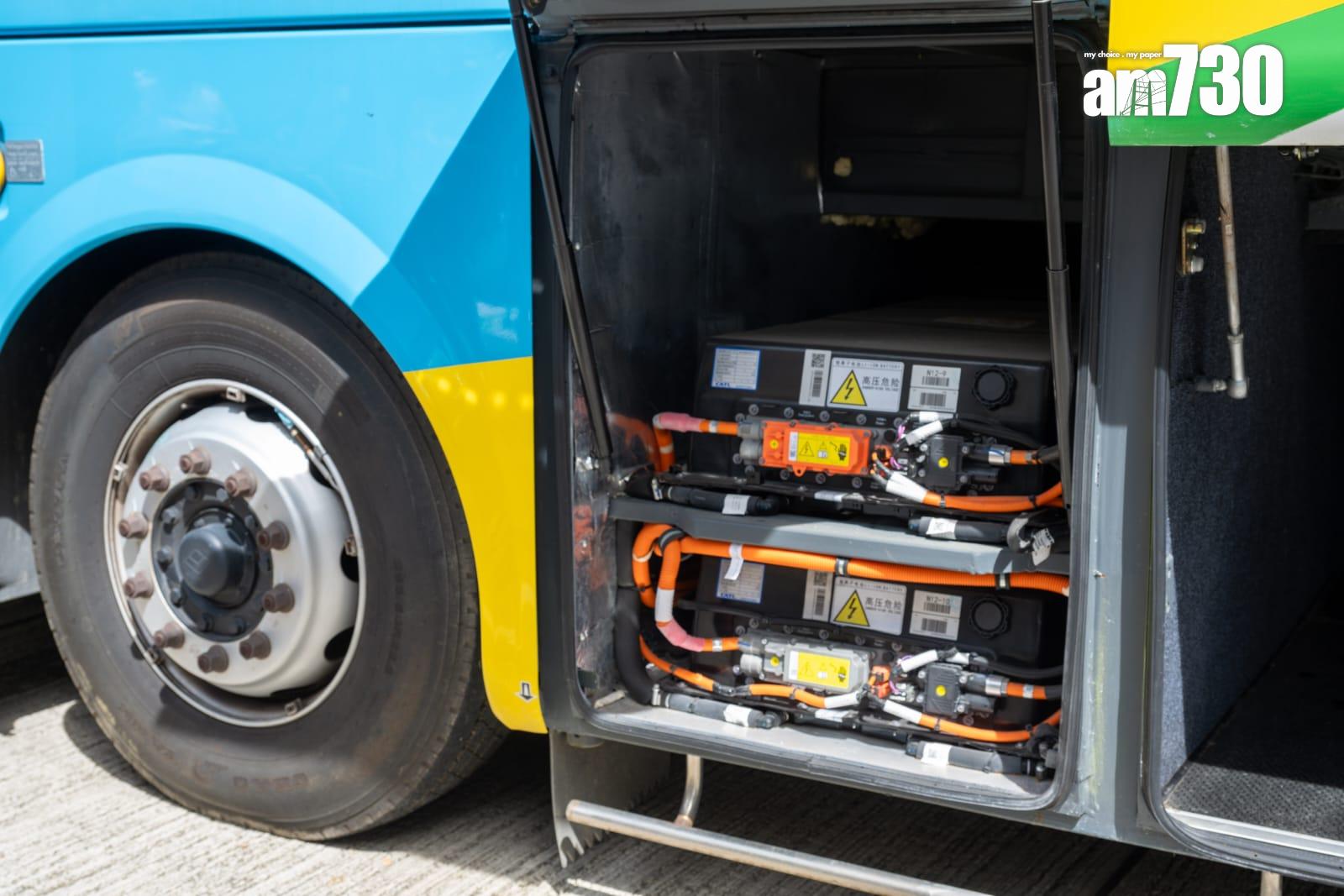 引入首輛電動旅遊巴投入跨境服務 明起免費試搭一個月 (陳奕釗攝)