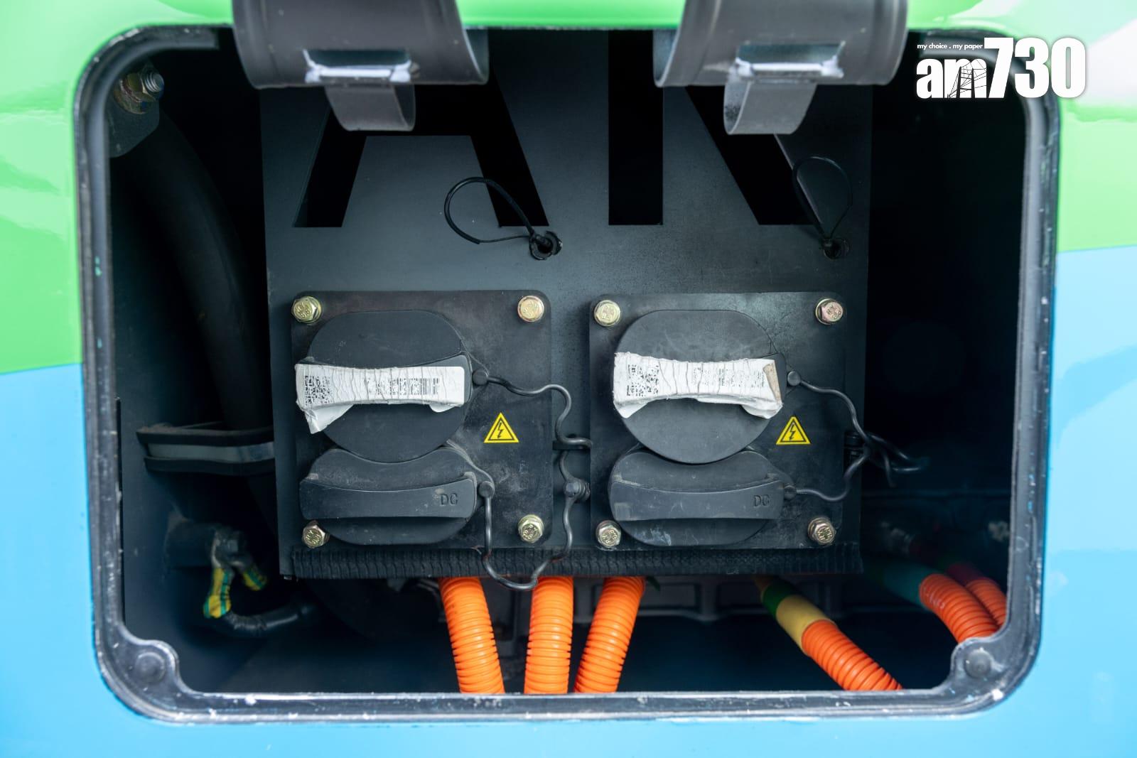 引入首輛電動旅遊巴投入跨境服務 明起免費試搭一個月 (陳奕釗攝)