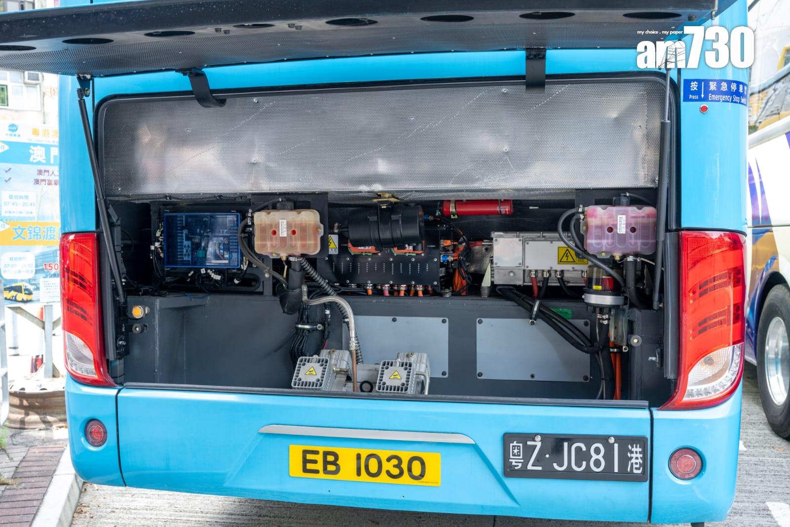 引入首輛電動旅遊巴投入跨境服務 明起免費試搭一個月 (陳奕釗攝)