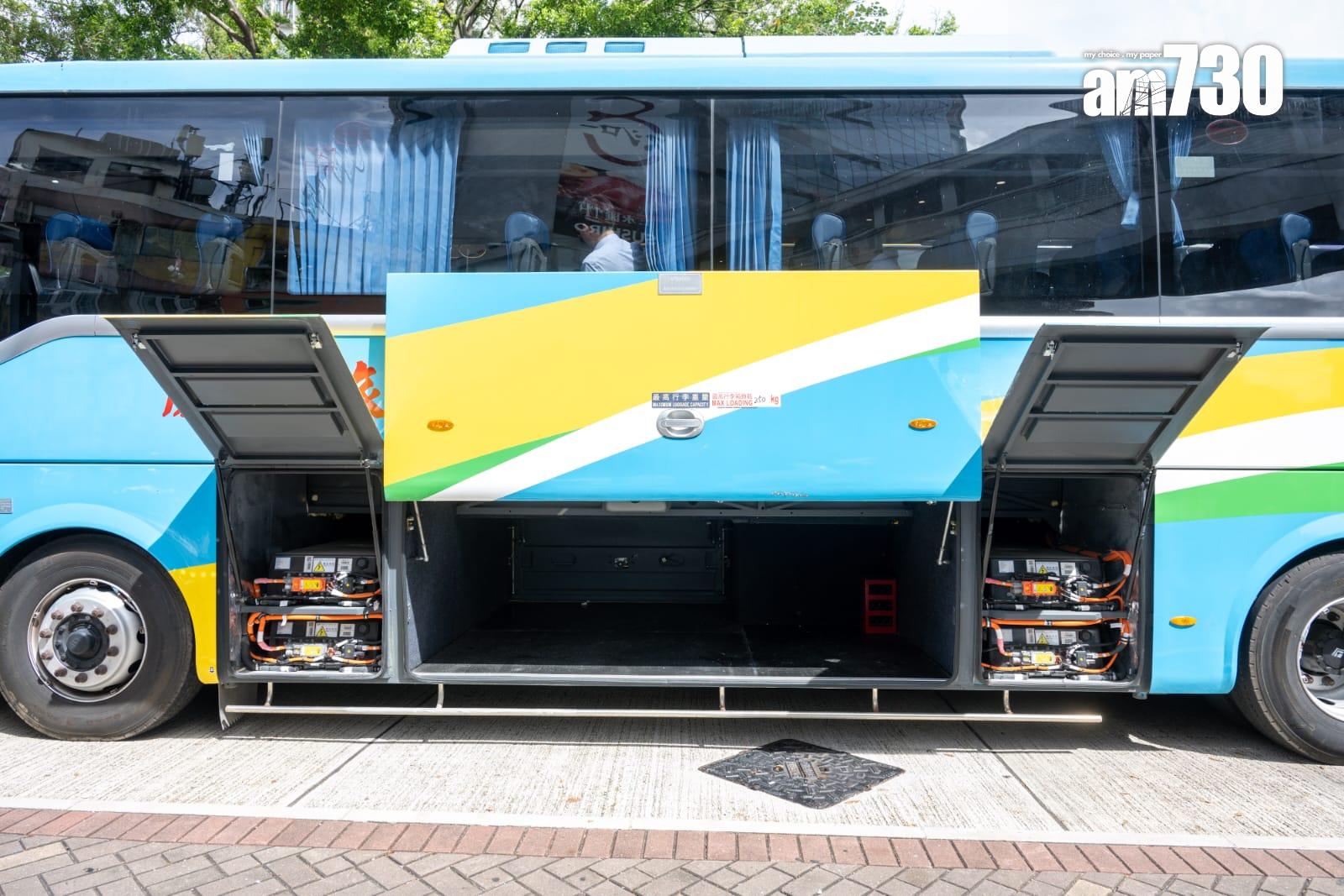 引入首輛電動旅遊巴投入跨境服務 明起免費試搭一個月 (陳奕釗攝)