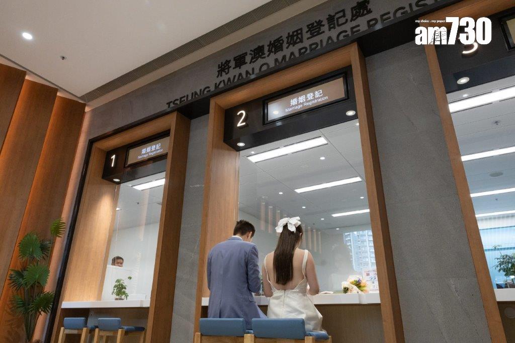 將軍澳婚姻登記處228對準新人預約,新人大讚婚禮禮堂氣氛好打卡位靚。(蘇文傑攝)