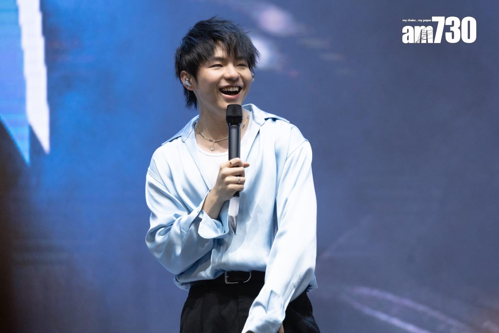 陳卓賢移師會展與3000位粉絲慶祝。 (蘇文傑攝)