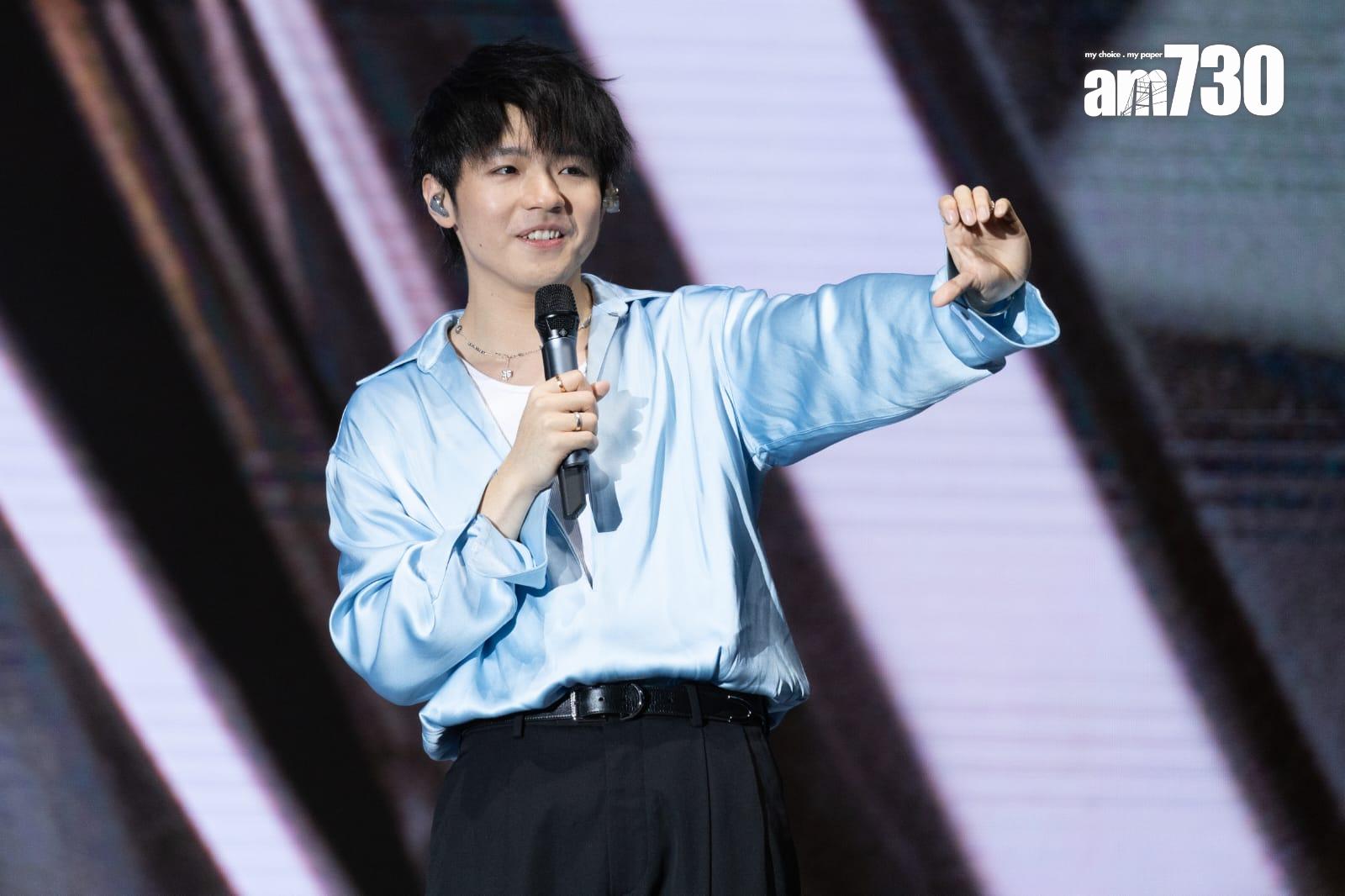 陳卓賢移師會展與3000位粉絲慶祝。 (蘇文傑攝)