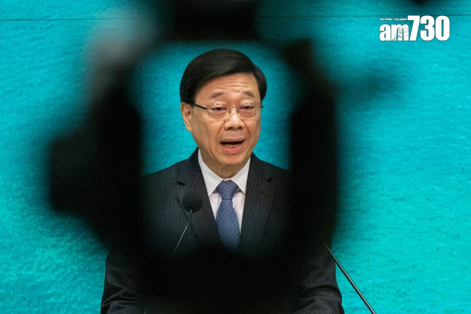 行政長官李家超在行會前傳媒。(陳奕釗攝)