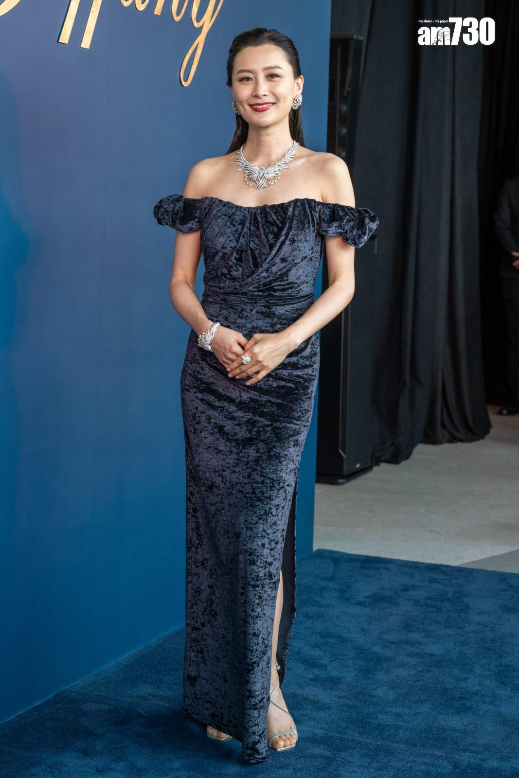 剛誕下幼子3個月的陳法拉,笑言餵人奶有助收身。(陳奕釗攝)