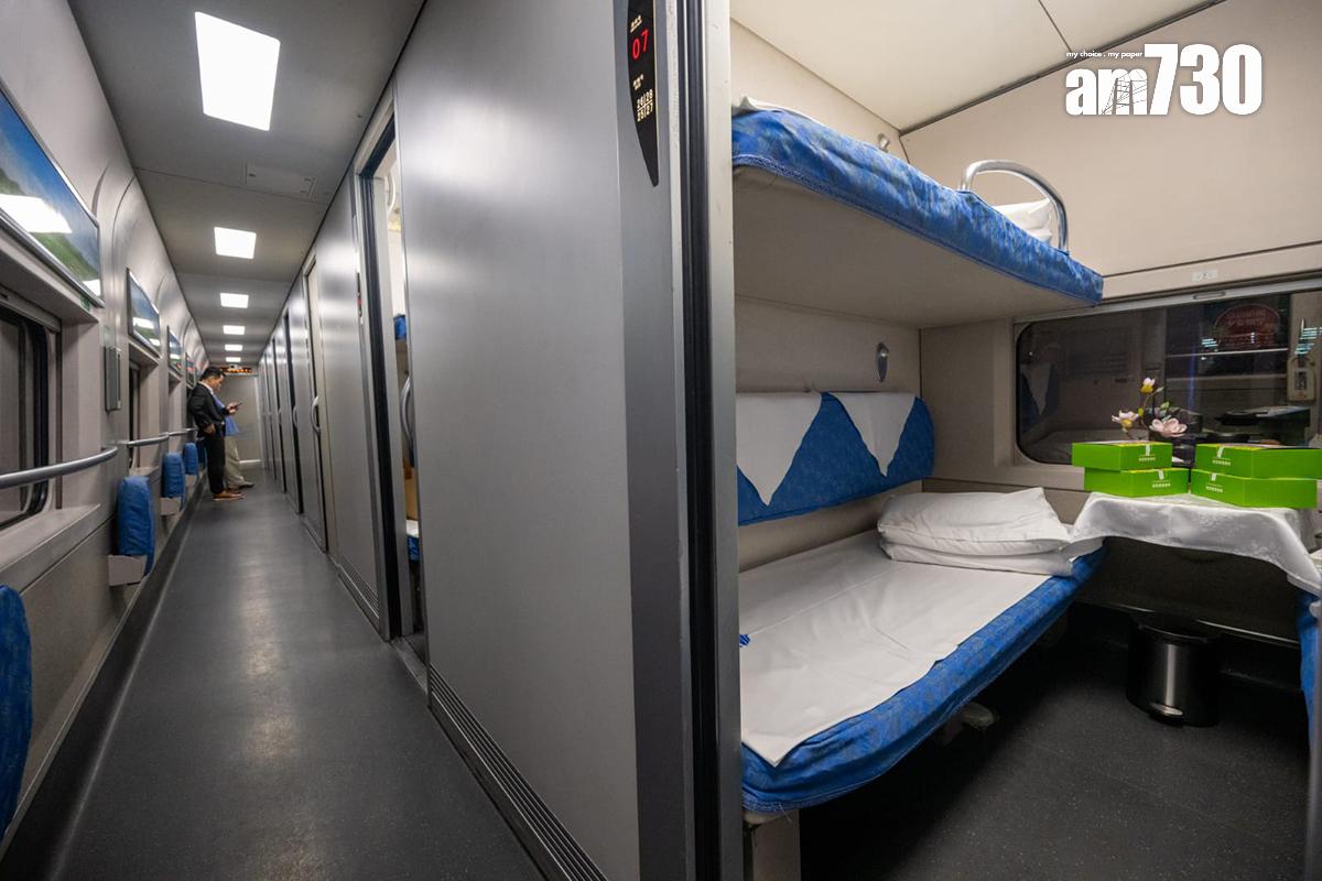 高鐵香港段動臥列車首航,往北京列車設有四人房。(陳奕釗攝)