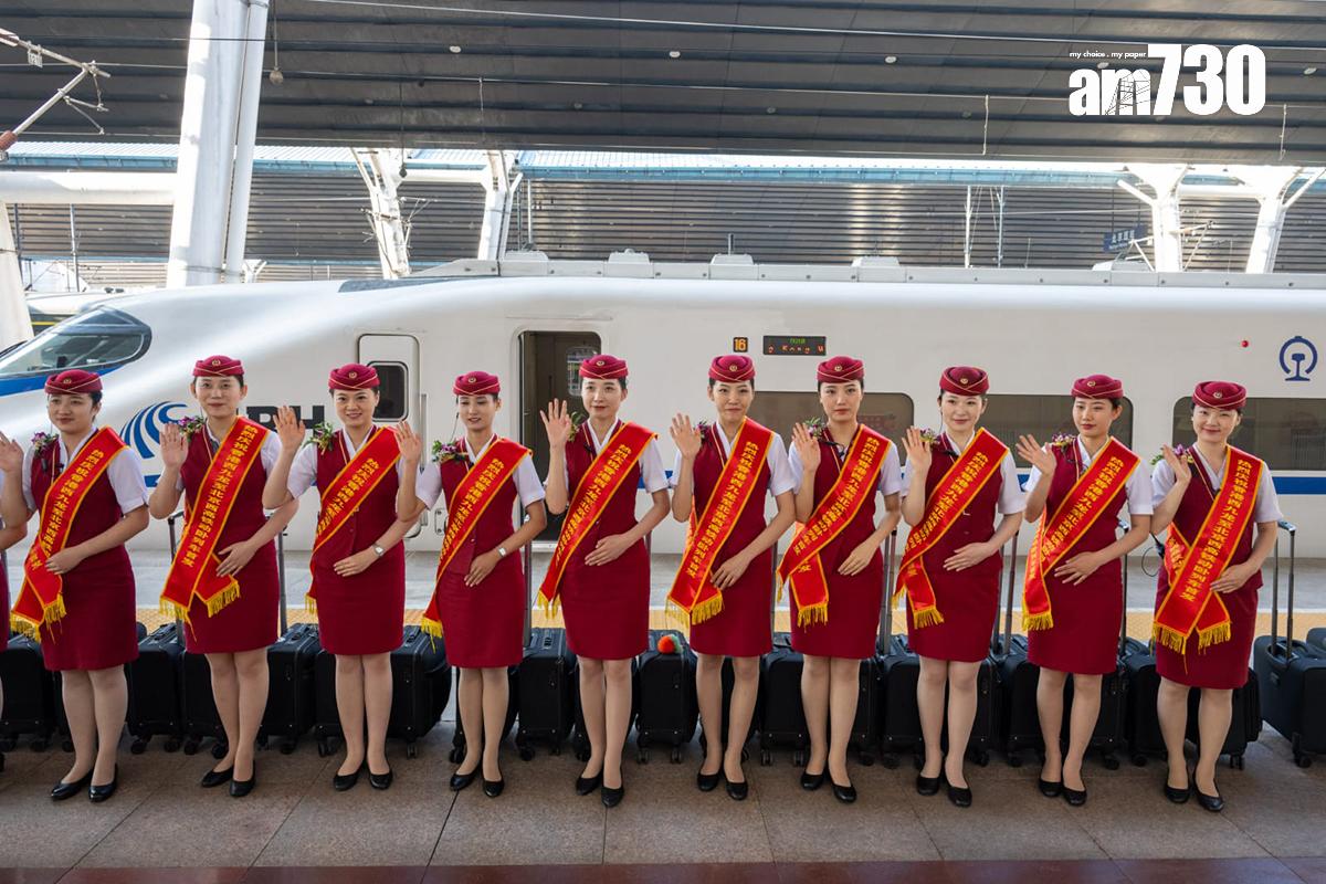 高鐵香港段動臥列車首航,往北京列車準時抵達北京西站。(陳奕釗攝)