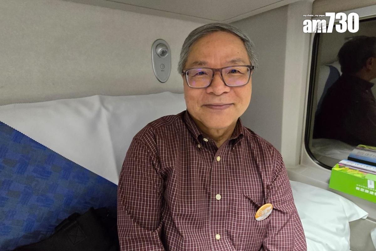 陳先生專誠從多倫多回港參加會乘搭動臥列車首航班次的旅行團。(李朗僑攝)