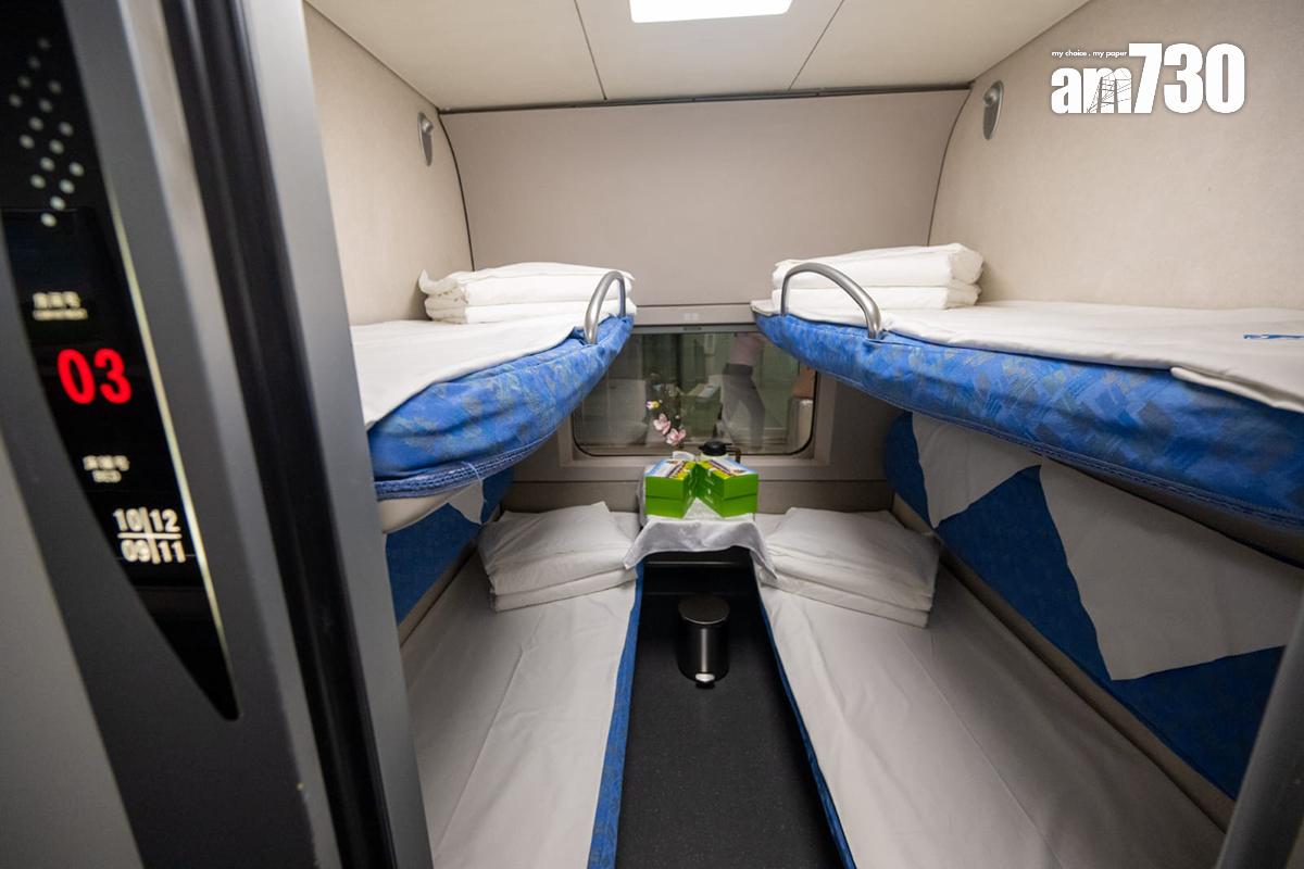 高鐵香港段動臥列車首航,往北京列車設有四人房。(陳奕釗攝)