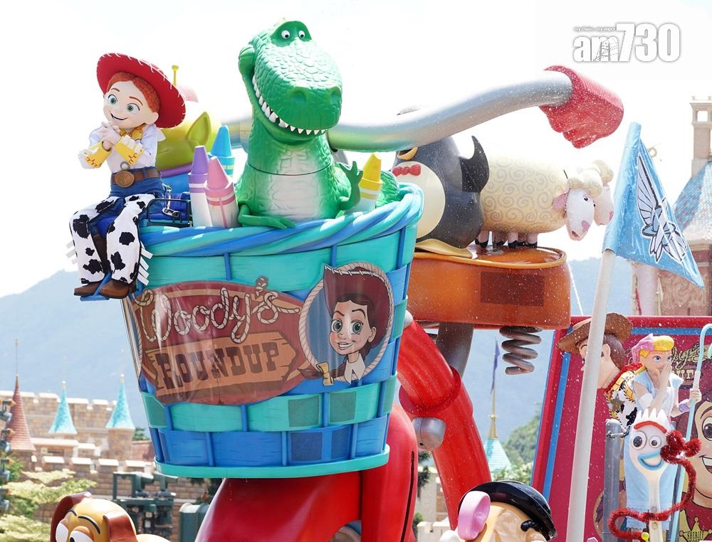 炎炎夏日,當然要與Pixar好友一齊於「Pixar水花大街派對!」全方位玩水降溫,仿如置身於水花夏令營!