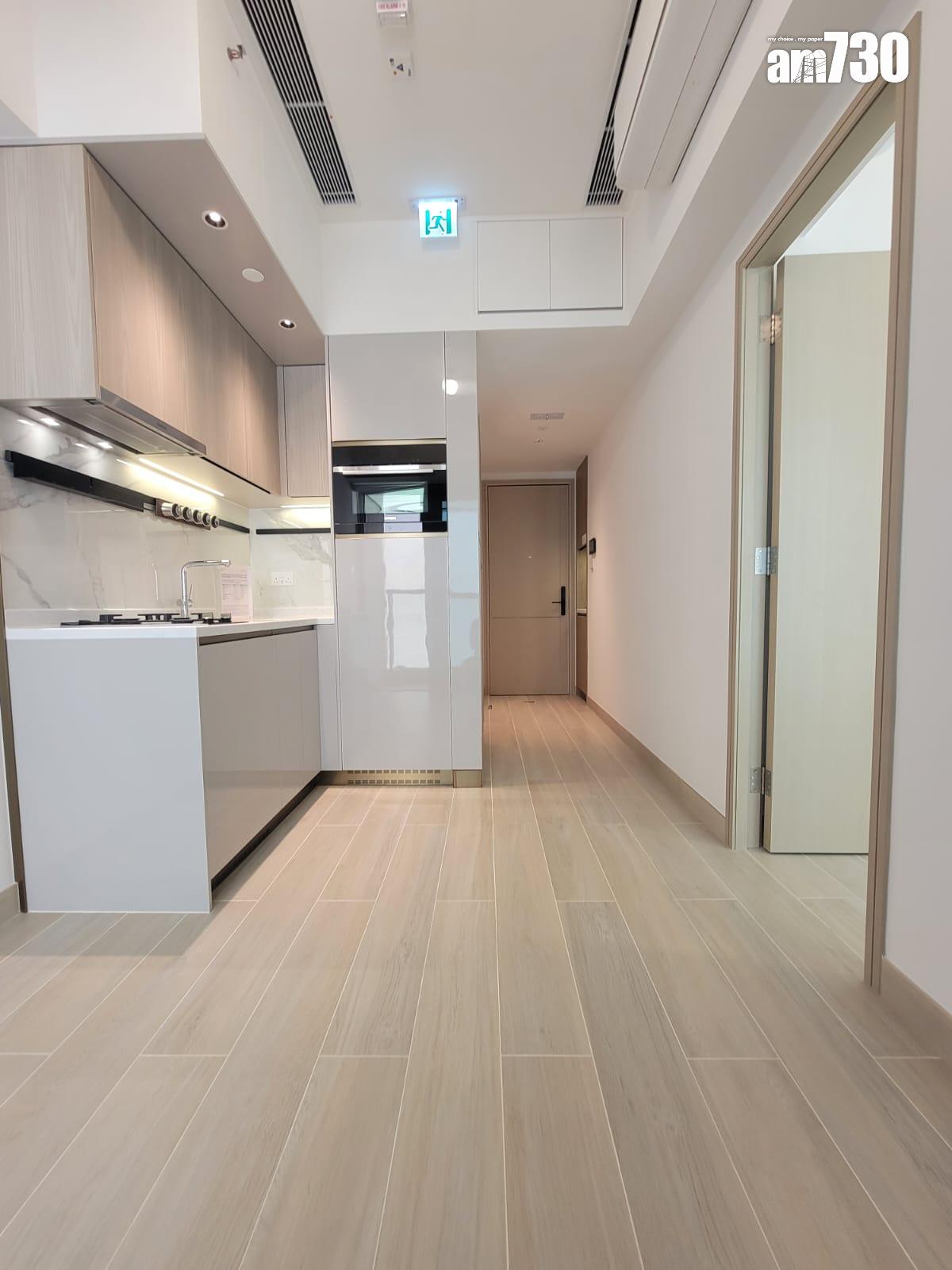 意嵐示範單位|一房及兩房採開廚設計 淺木色儲物櫃空間足|多圖有片