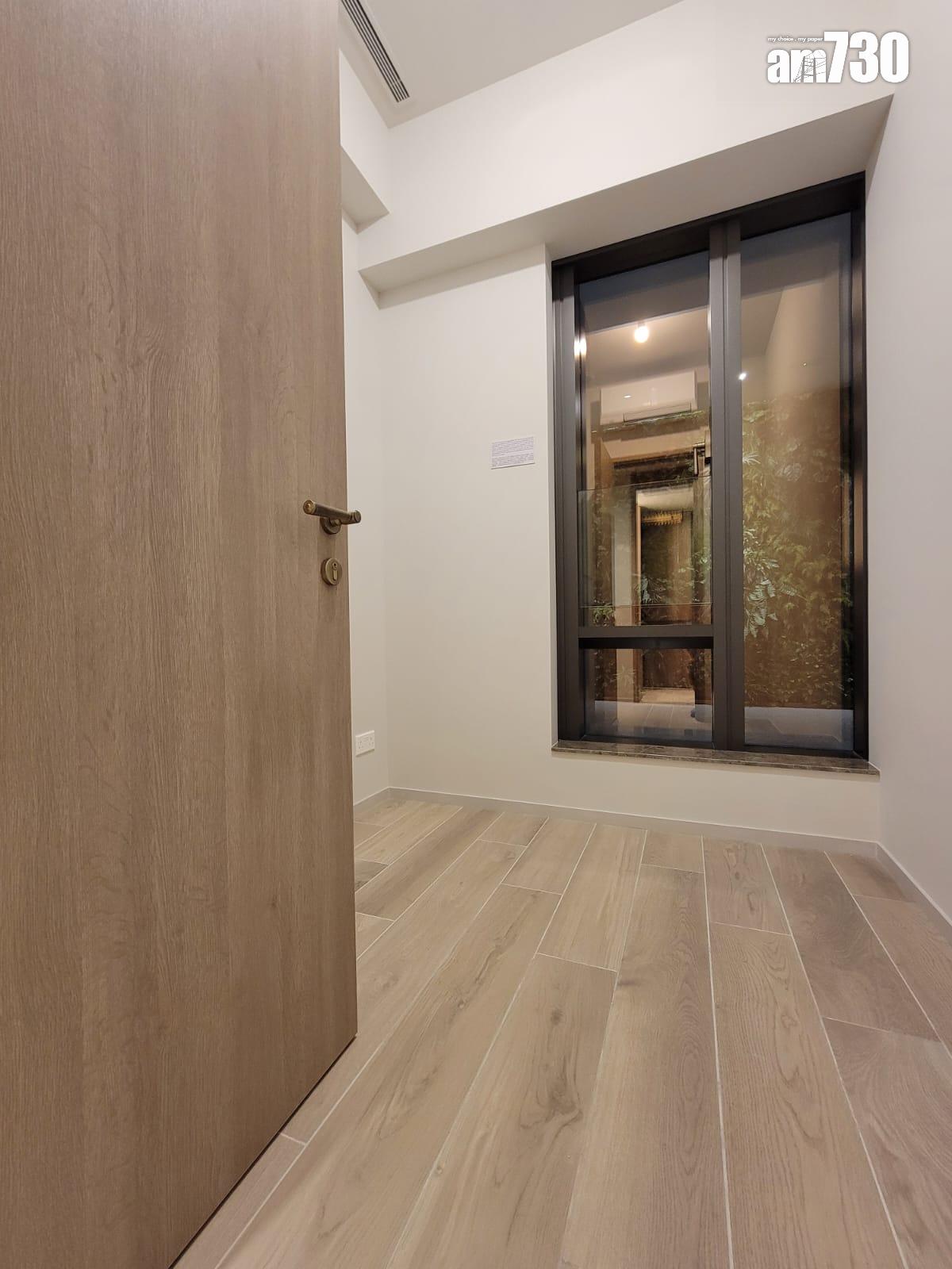 柏蔚森I示範單位|560呎交樓標準三房套曝光 客廳寬敞易擺家具(多圖有片)|啟德新盤