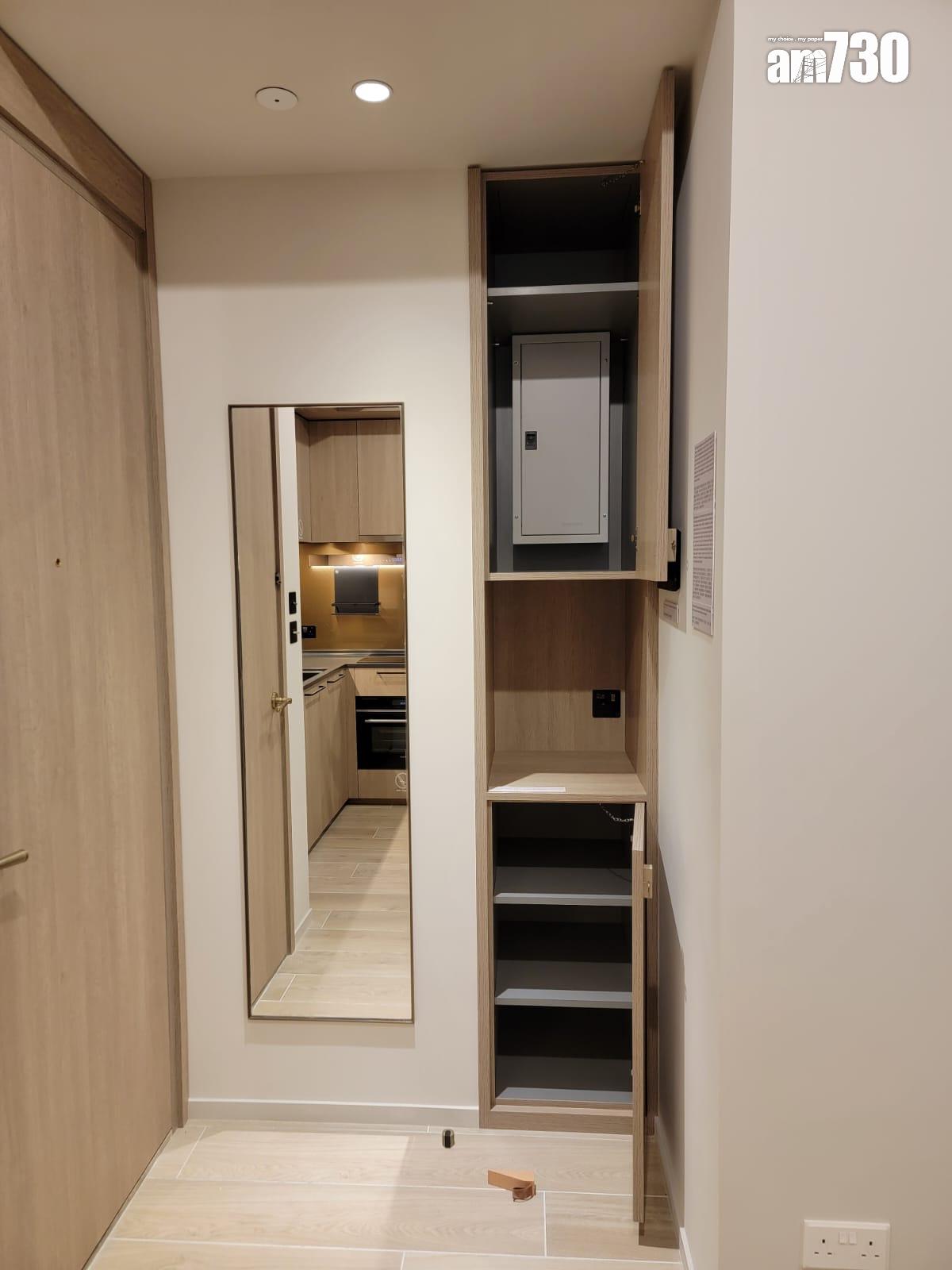 柏蔚森I示範單位|560呎交樓標準三房套曝光 客廳寬敞易擺家具(多圖有片)|啟德新盤