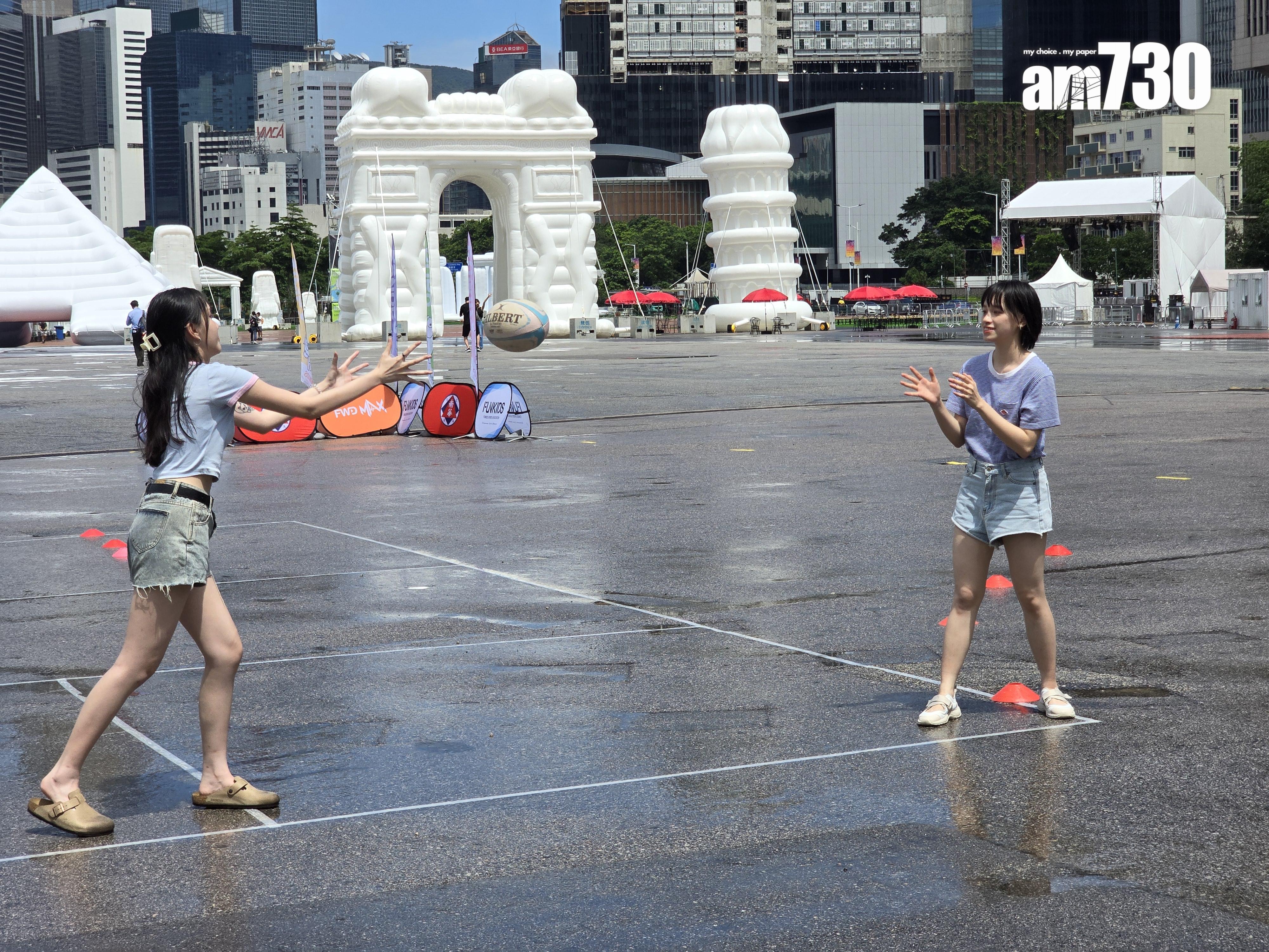SummerFest 中環夏誌明舉行 五大巨型充氣「世界奇蹟」聚集中環 (李朗僑攝)