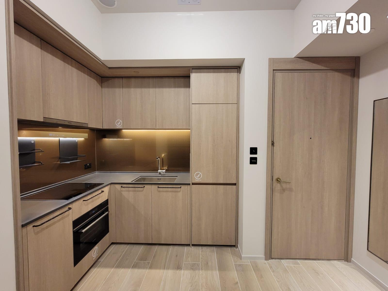 柏蔚森I示範單位|560呎交樓標準三房套曝光 客廳寬敞易擺家具(多圖有片)|啟德新盤