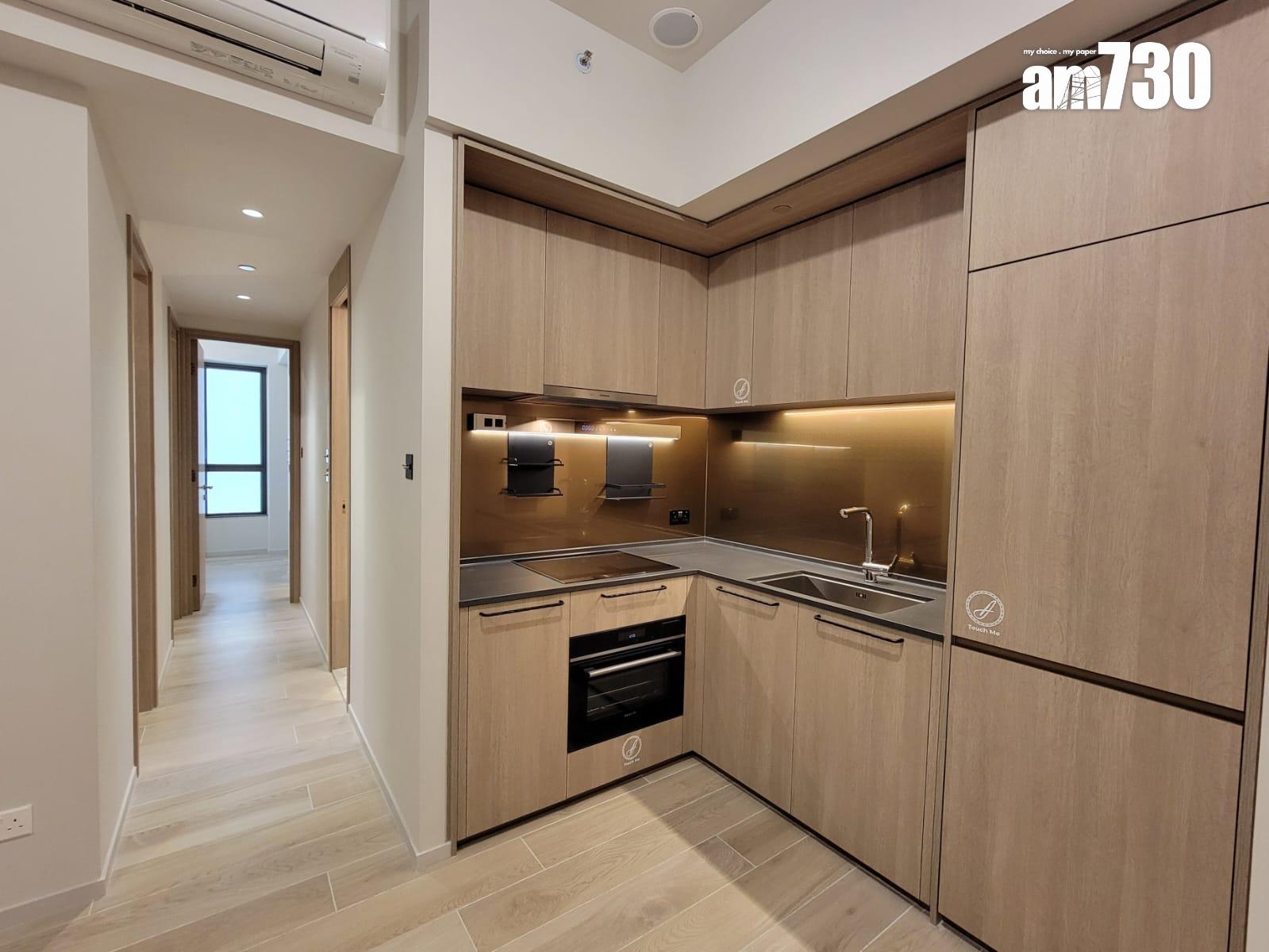 柏蔚森I示範單位|560呎交樓標準三房套曝光 客廳寬敞易擺家具(多圖有片)|啟德新盤