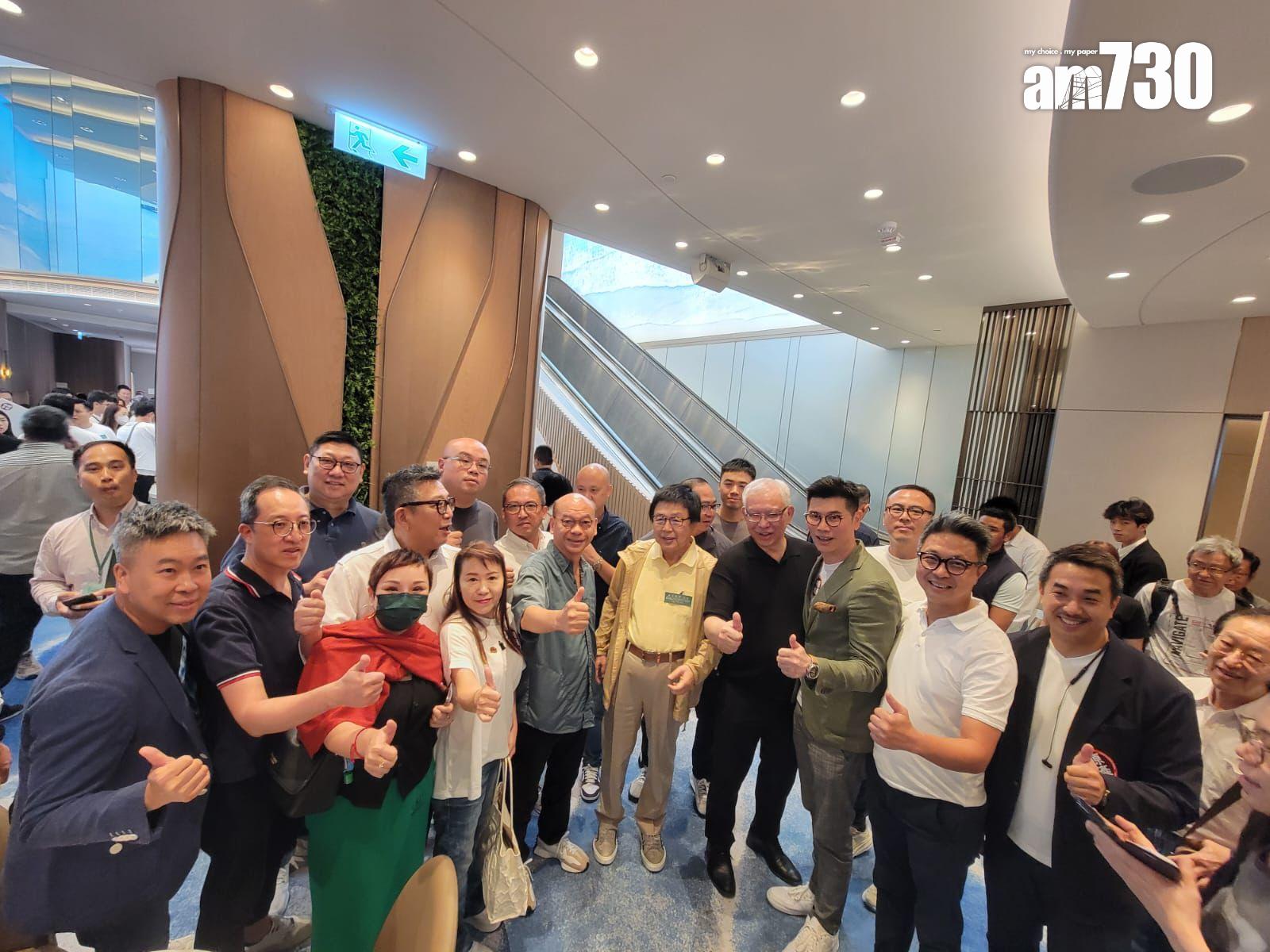 黃金海灣.意嵐收逾4000票 蔡志明巡視展銷廳送果汁慰勞工作人員及代理|屯門新盤