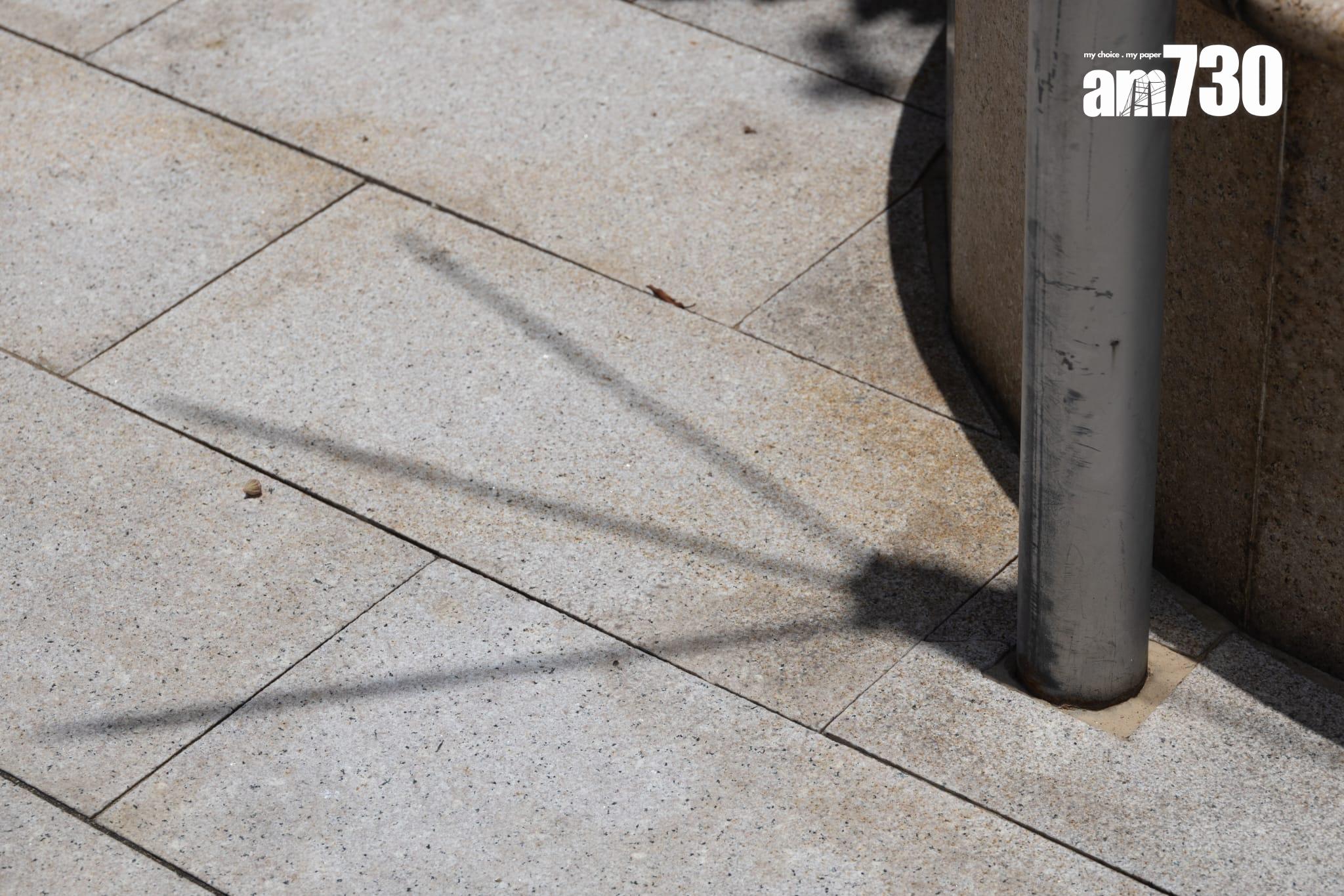 本港中午出現「日當頭」曬到無影的奇景。(蘇文傑攝)