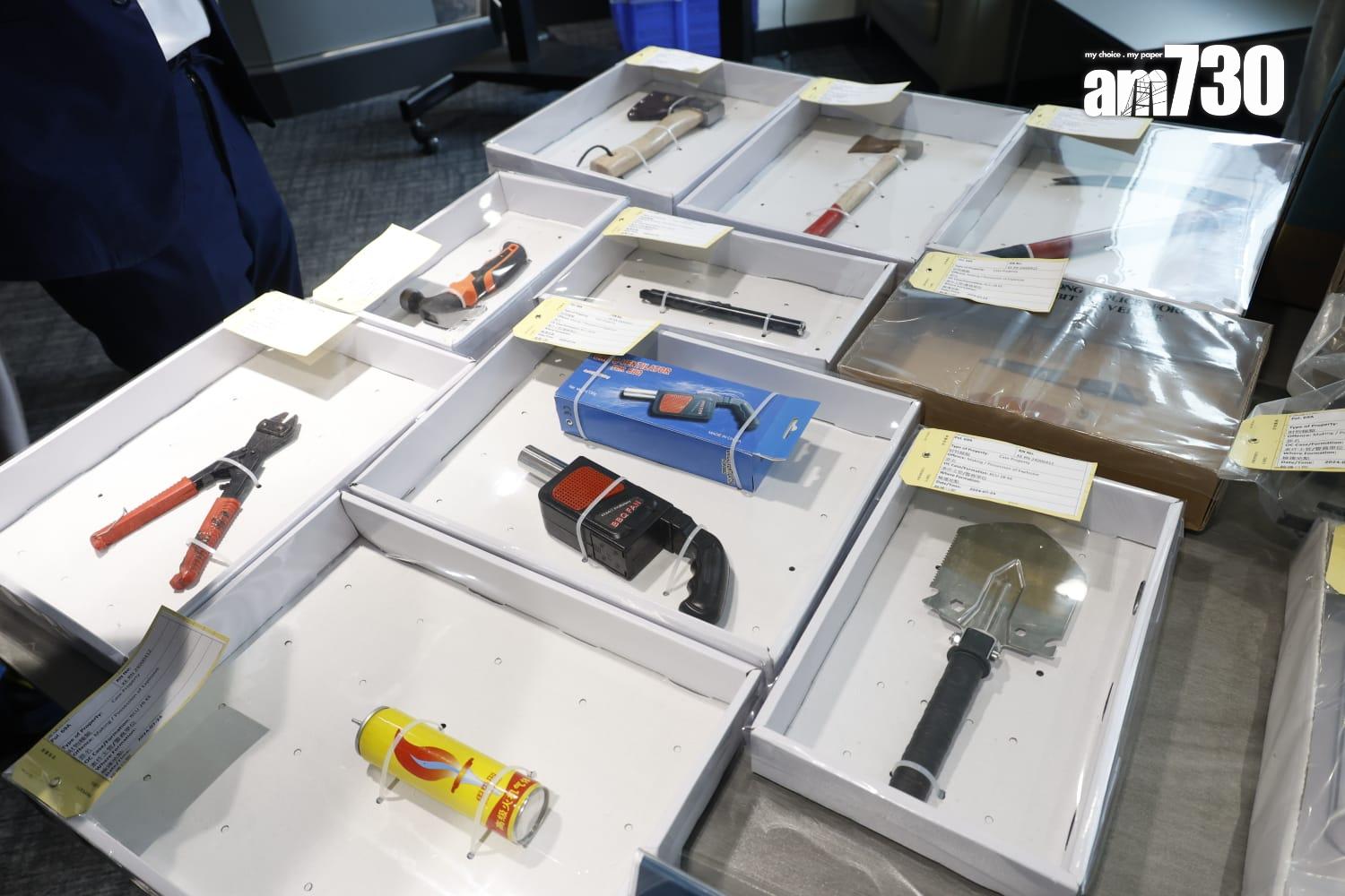 檢獲的武器。(林俊源攝)