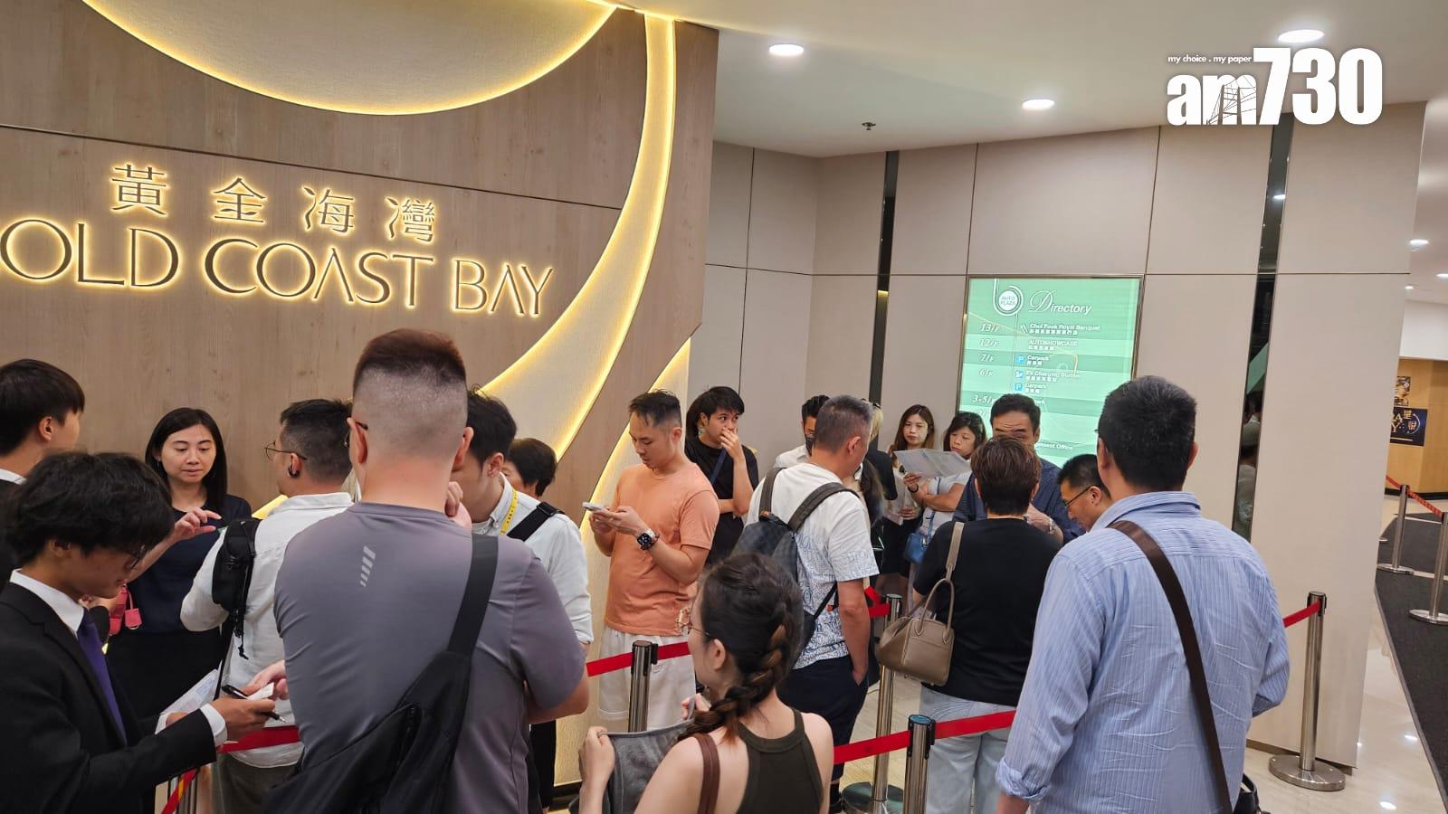 黃金海灣.意嵐收逾4000票 蔡志明巡視展銷廳送果汁慰勞工作人員及代理|屯門新盤