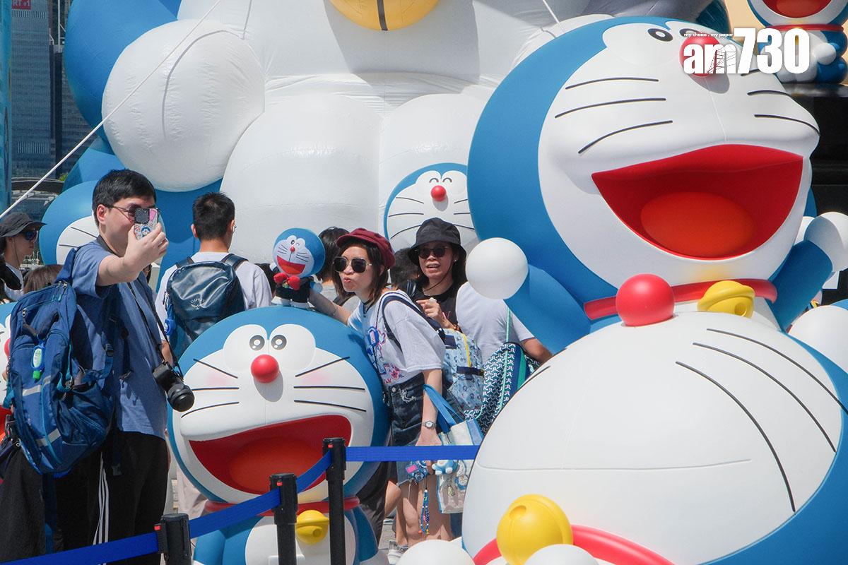 在尖沙咀舉行的多啦A夢展覽首日,吸引不少公眾到場遊覽。(資料圖片/中通社)