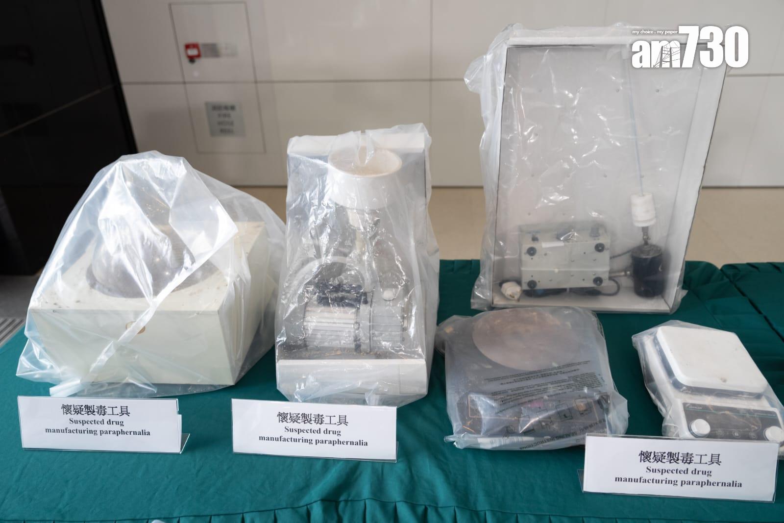 海關近20年來首次破獲搖頭丸製毒工場,拘捕一名獨自營運工場的19歲本地無業男子。(林靄怡攝)