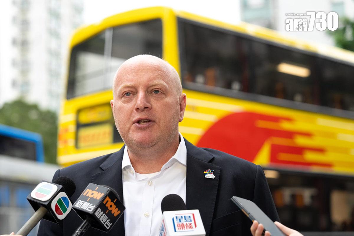 李卓豪希望,政府可容許經典巴士重新在路面載客,成為「移動的旅遊景點」。(林靄怡攝)