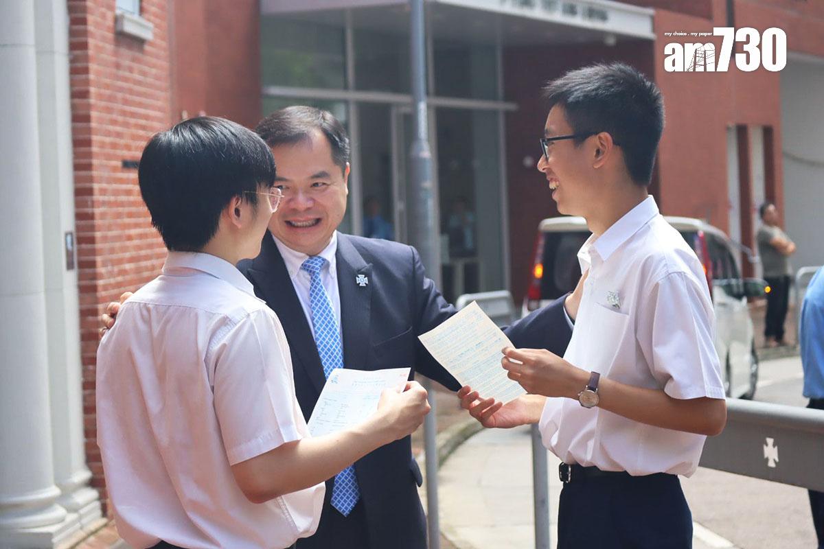 DSE放榜2024|聖保羅男女中學誕生兩名超級狀元。(林嘉瑩攝)