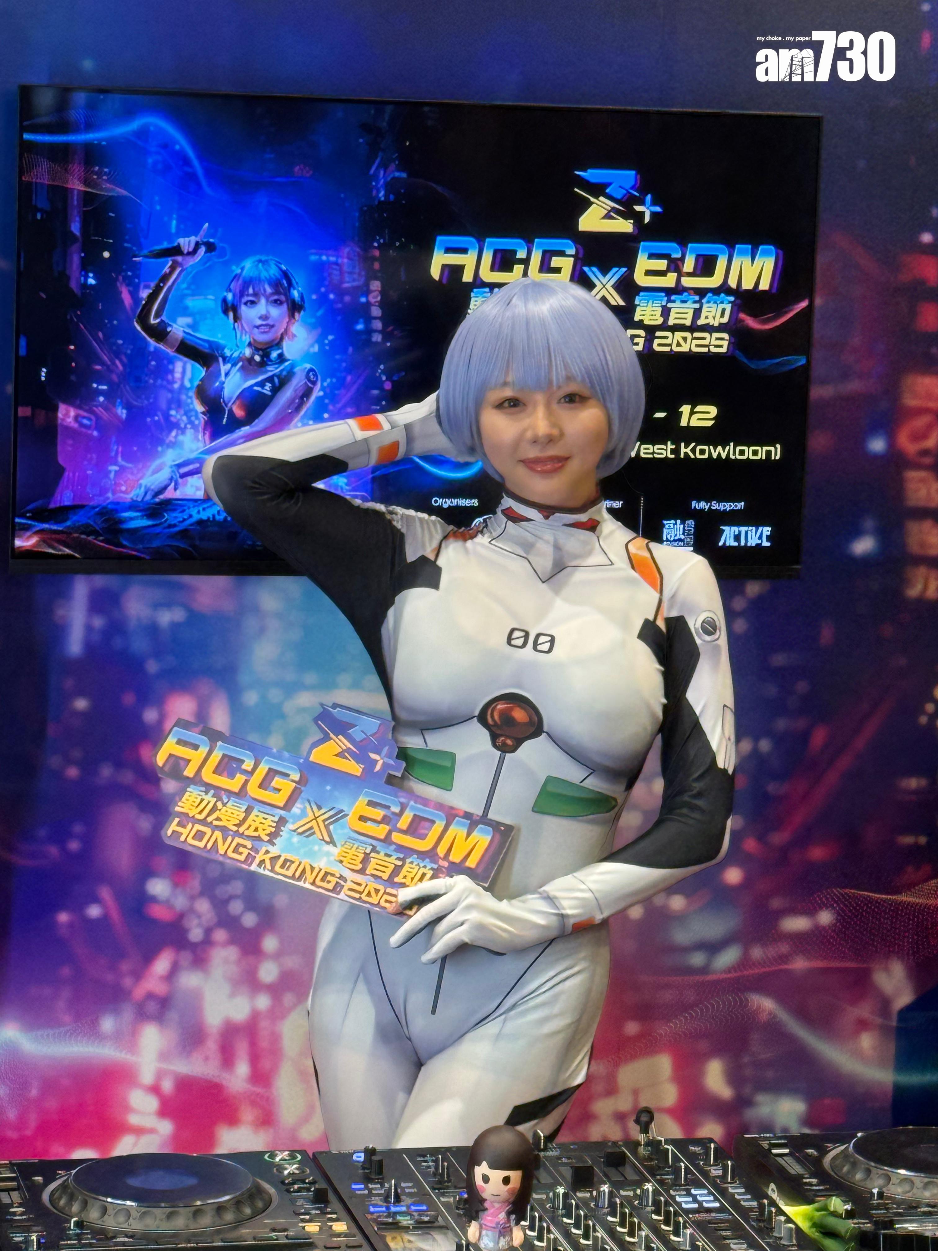 AV女優濱崎真緒cosplay綾波麗現身動漫節。 (吳家偉攝)