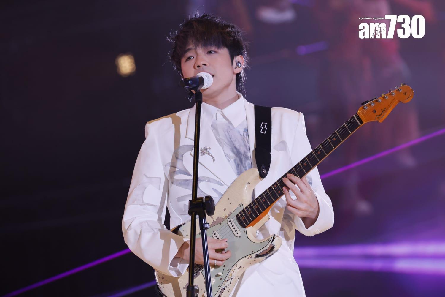 陳卓賢亞博開鑼,以白馬王子look登場。 (蘇文傑攝)