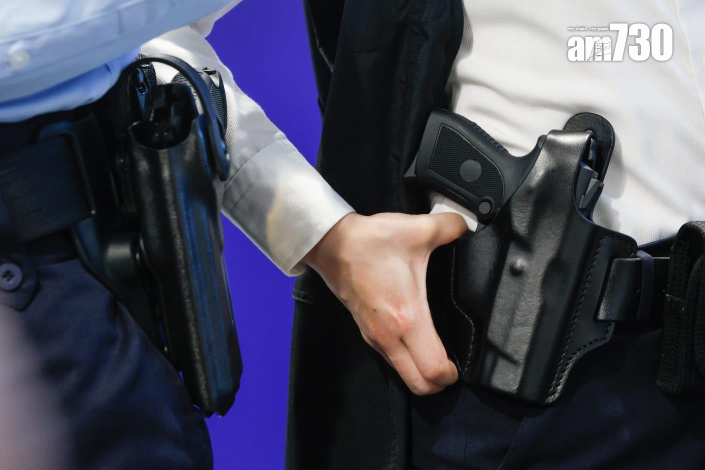 警方指新手槍更貼合亞洲人的握槍尺寸,設有手動「安全掣」,減低走火風險。(蘇文傑攝)