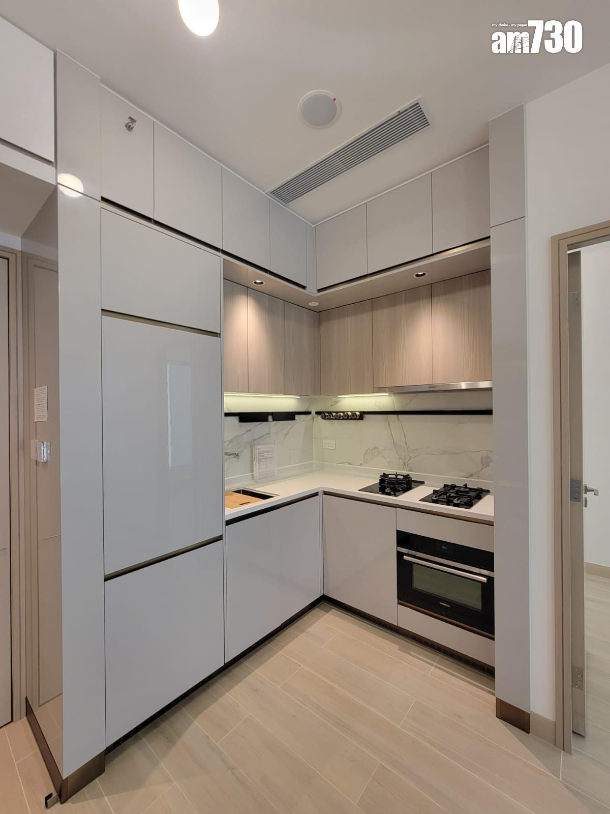 意嵐示範單位|一房及兩房採開廚設計 淺木色儲物櫃空間足|多圖有片