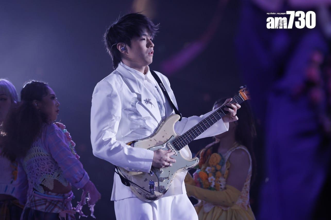 陳卓賢亞博開鑼,以白馬王子look登場。 (蘇文傑攝)