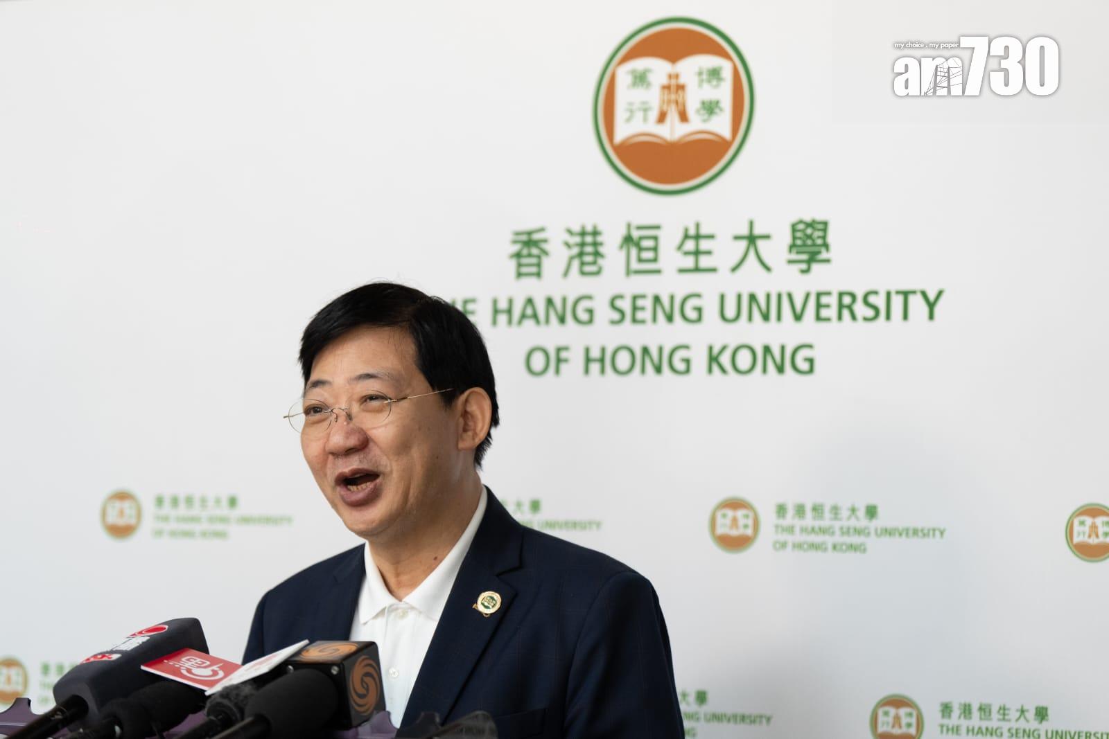 何順文表示,截至中午已經有近500人報名。(林靄怡攝)