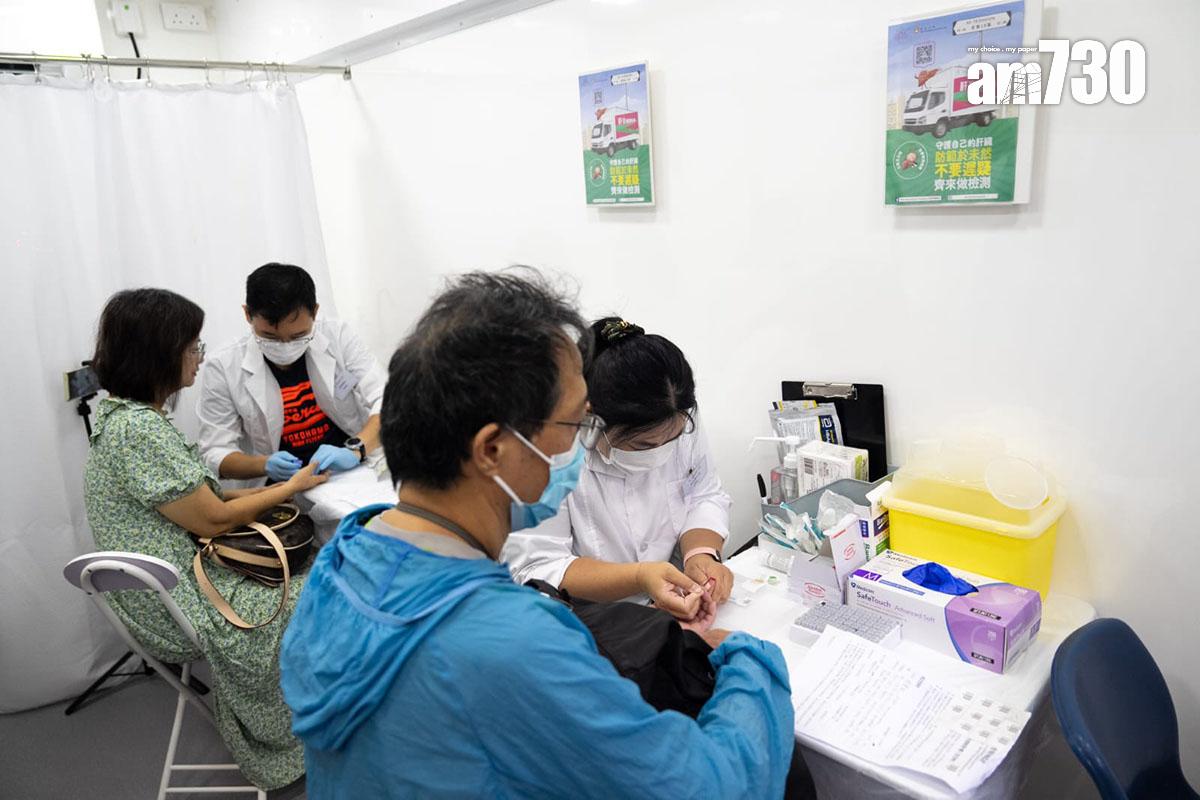 「肝炎檢測快車」會有護士和醫護學生當值。(林靄怡攝)