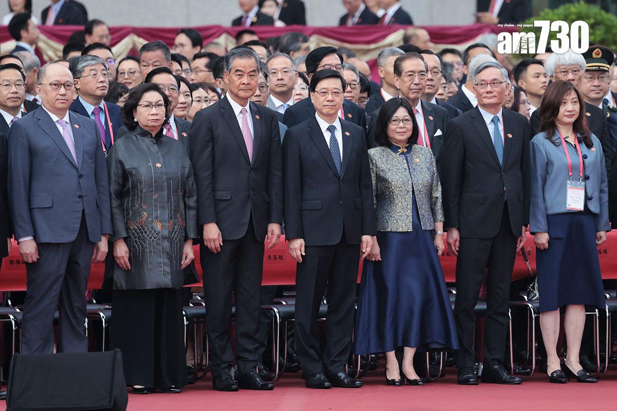 香港回歸27周年,政府在灣仔金紫荊廣場舉行升旗儀式。(中通社)