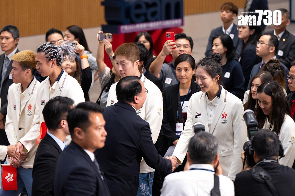 特區政府為巴黎奧運港隊代表團舉行授旗典禮。(林靄怡攝)