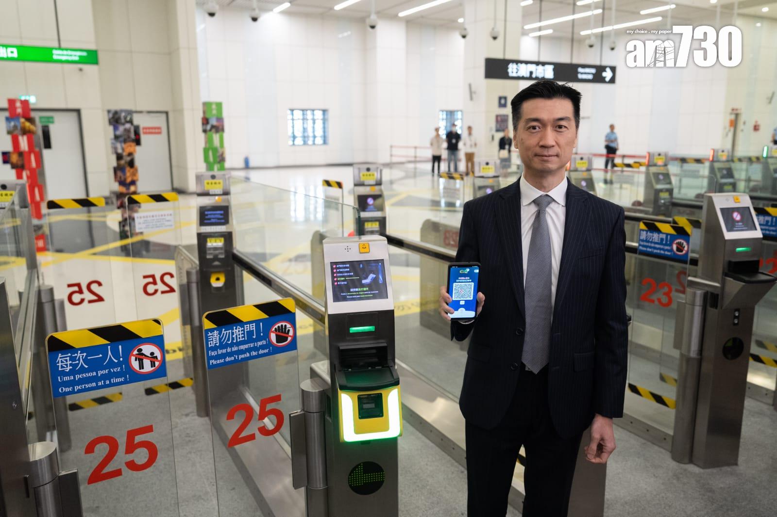 「港澳通關互用二維碼服務」將正式啟用,合資格香港居民開通後,即可於澳門自助通道過關。(林靄怡攝)