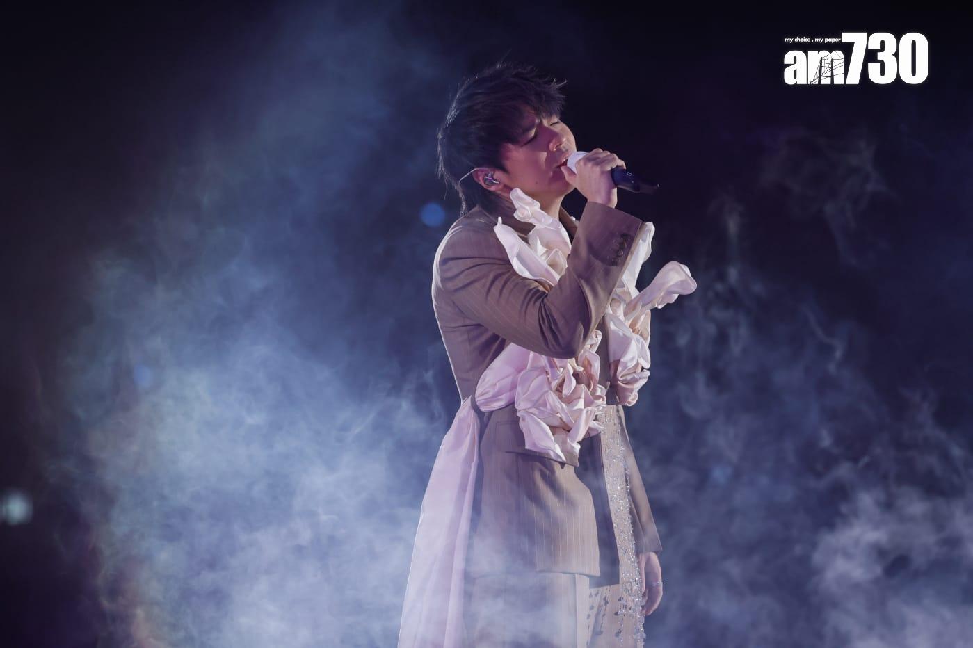 除了大唱多首自己代表作外,Ian還演繹不少前輩作品。 (蘇文傑攝)