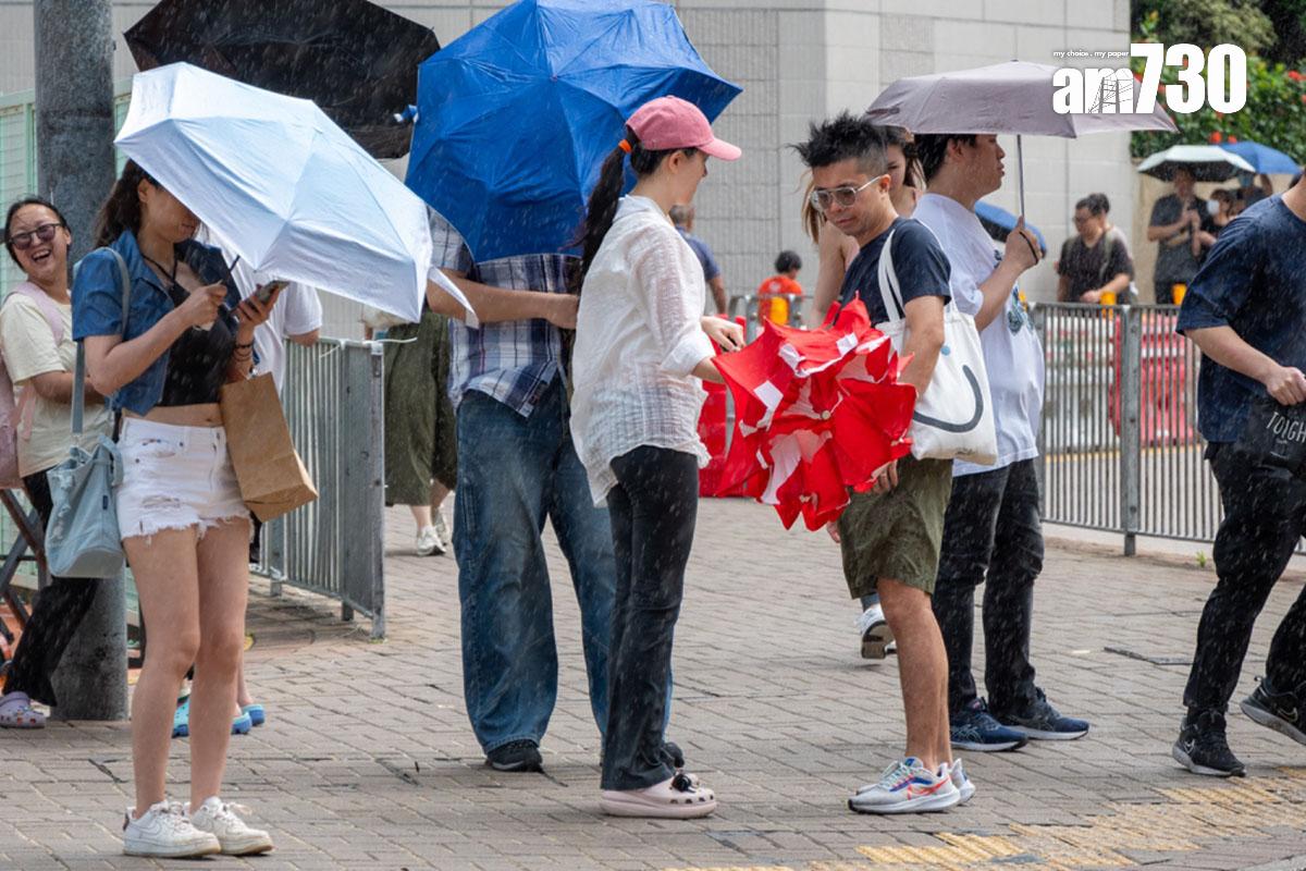 天文台預測今日有幾陣狂風驟雨。(陳奕釗攝)