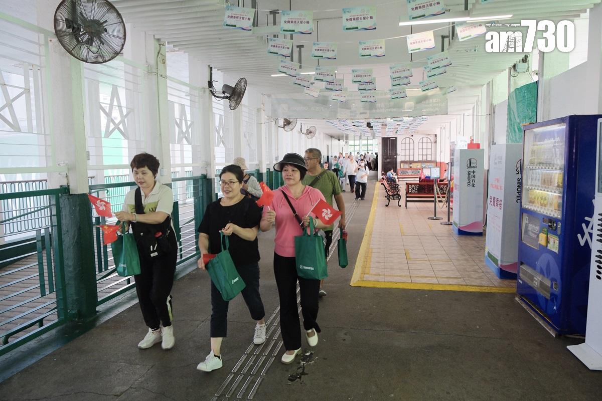 天星小輪灣仔至尖沙咀航線今日獲燃料公司贊助,乘客可免費乘船。(中通社)