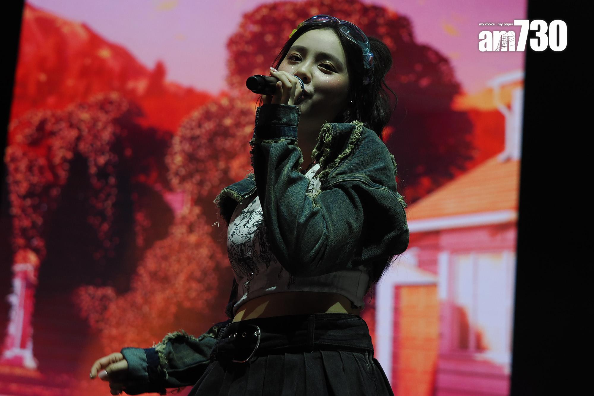 姚焯菲(Chantel)、鍾柔美(Yumi)和詹天文(Windy) 在旺角麥花臣場館舉行《音樂出沒:Let’s play together 演唱會》。