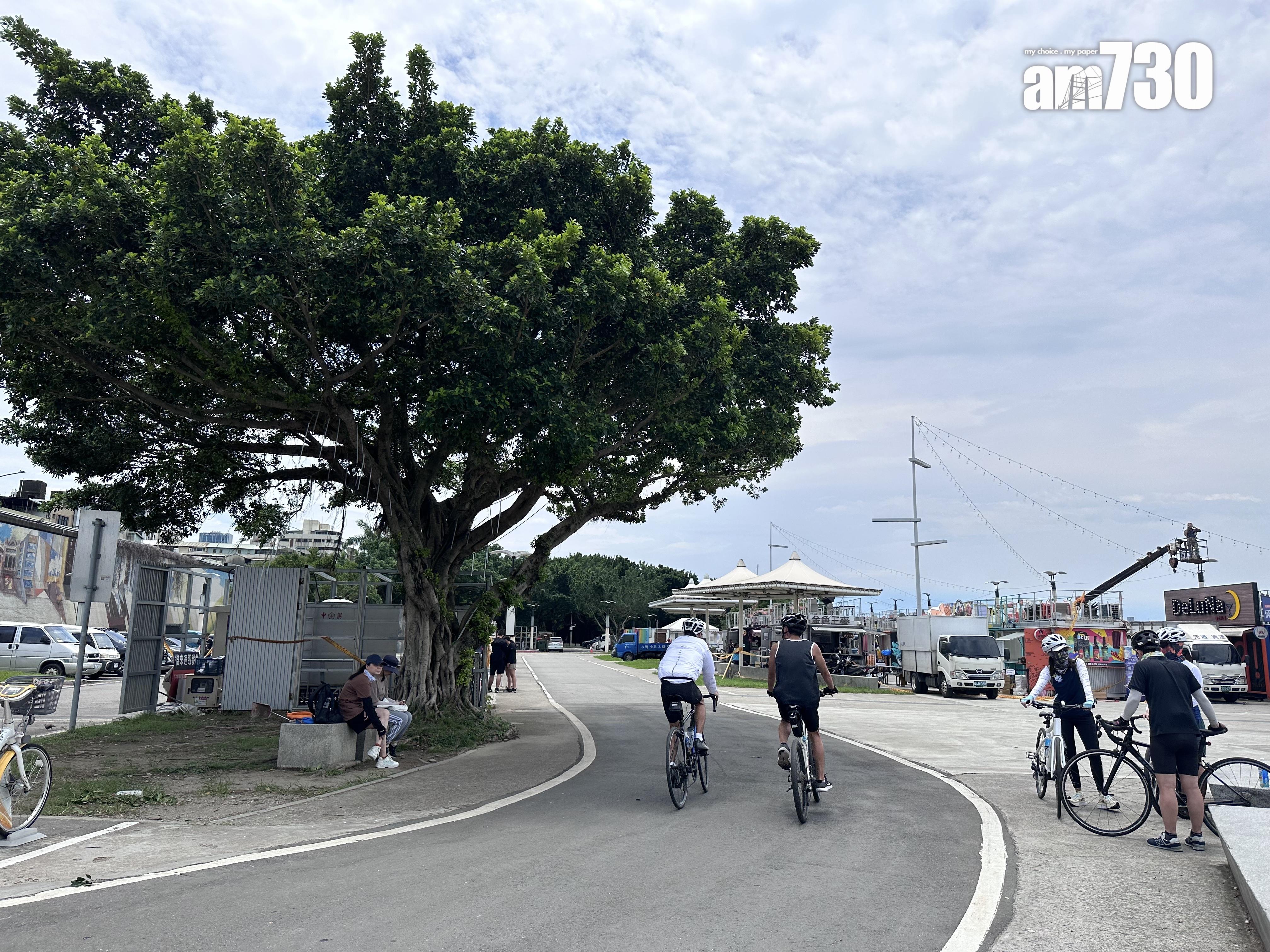 沿淡水河畔建有完善的自行車道,沿途河風送爽,風景超美!