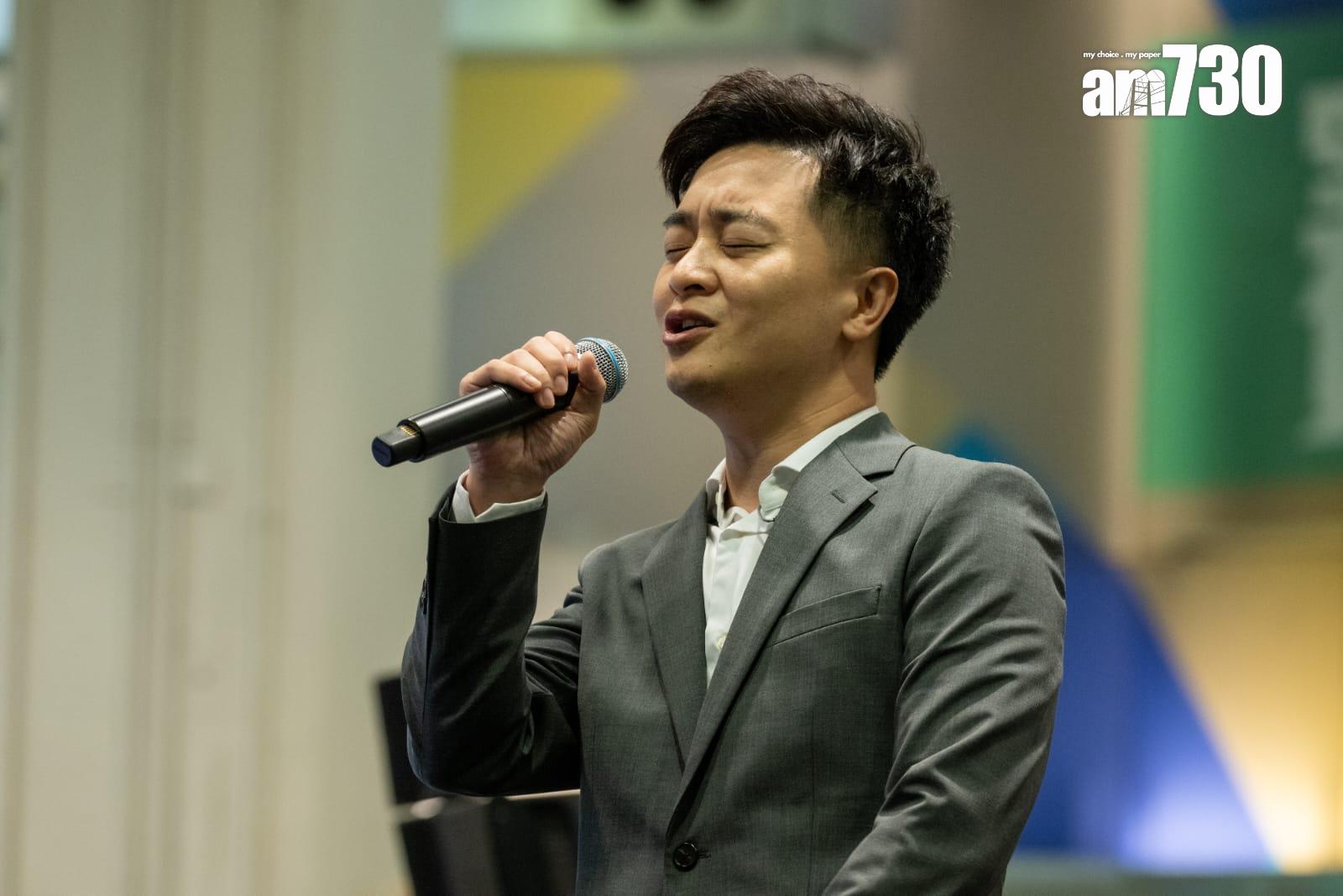 譚輝智壓軸出場。