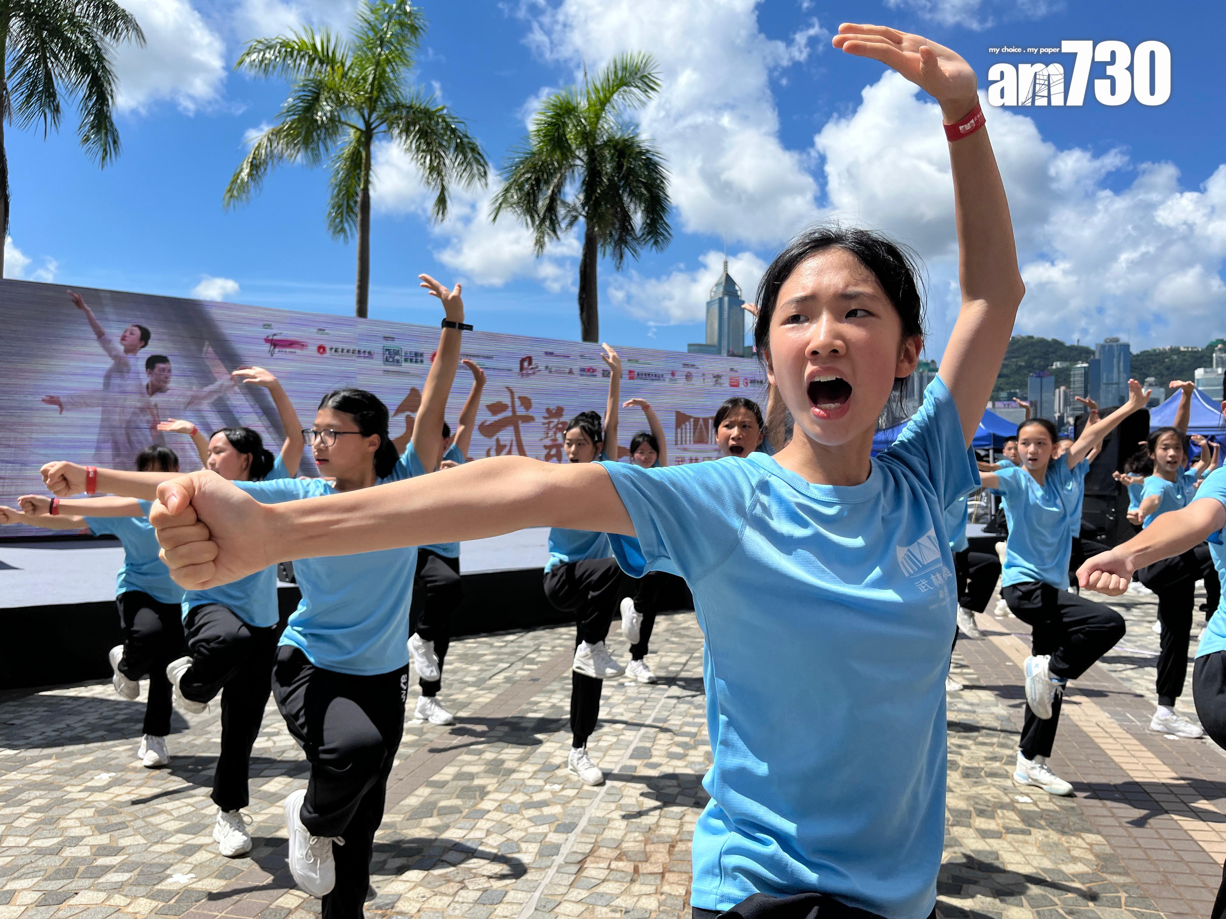集香港、內地一流舞蹈院團、舞蹈家及武術家同台演出的閉幕節目「盛舞之夜」,鑒於觀眾反應熱烈,早前已加開7月13及14日下午3時兩場,於城市售票網(www.urbtix.hk)公開發售,現尚餘極少量門票,欲購從速。(陳詠琳攝)
