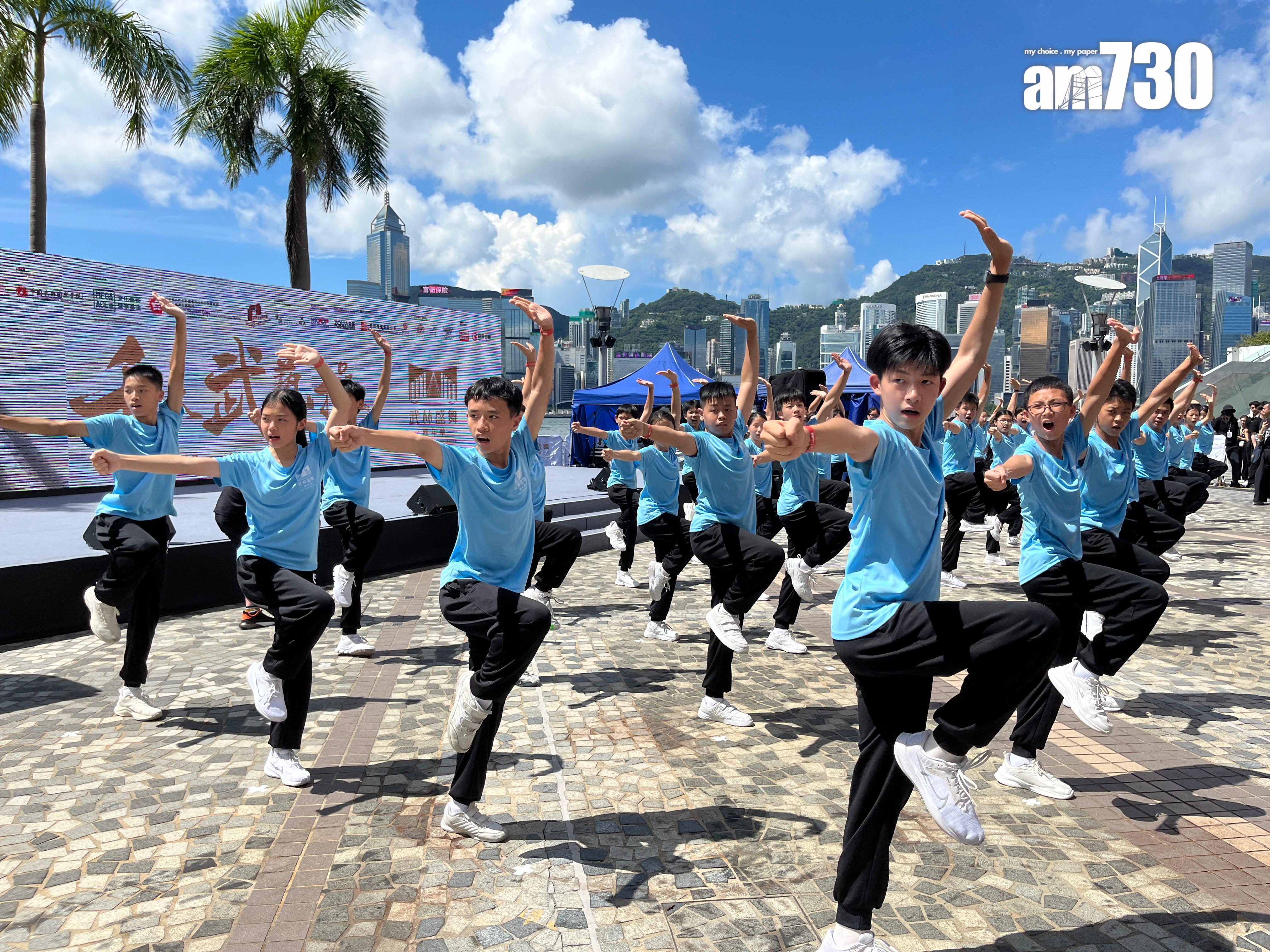 集香港、內地一流舞蹈院團、舞蹈家及武術家同台演出的閉幕節目「盛舞之夜」,鑒於觀眾反應熱烈,早前已加開7月13及14日下午3時兩場,於城市售票網(www.urbtix.hk)公開發售,現尚餘極少量門票,欲購從速。(陳詠琳攝)